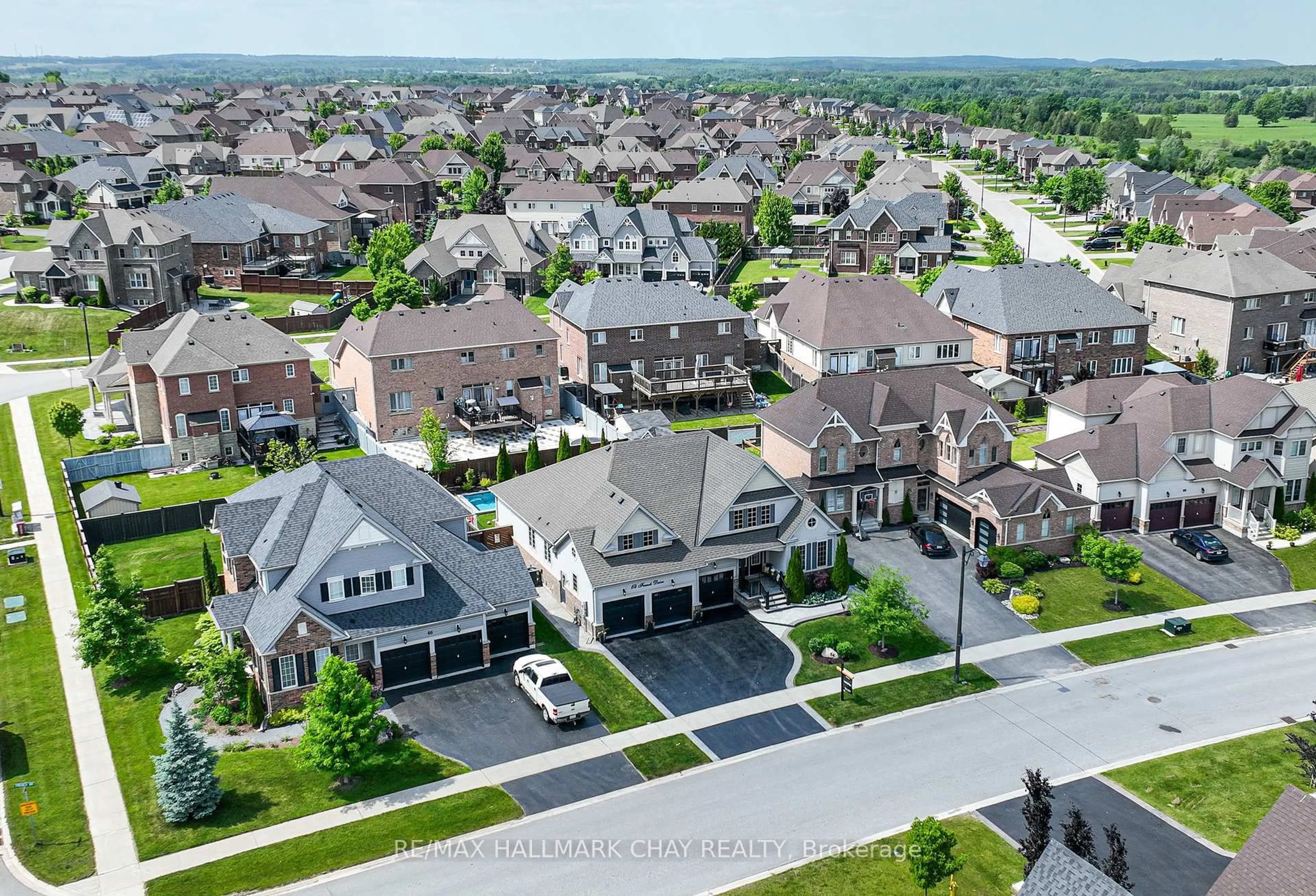 A pic from outside/outdoor area/front of a property/back of a property/a pic from drone, street for 64 French Dr, Mono Ontario L9W 6T3