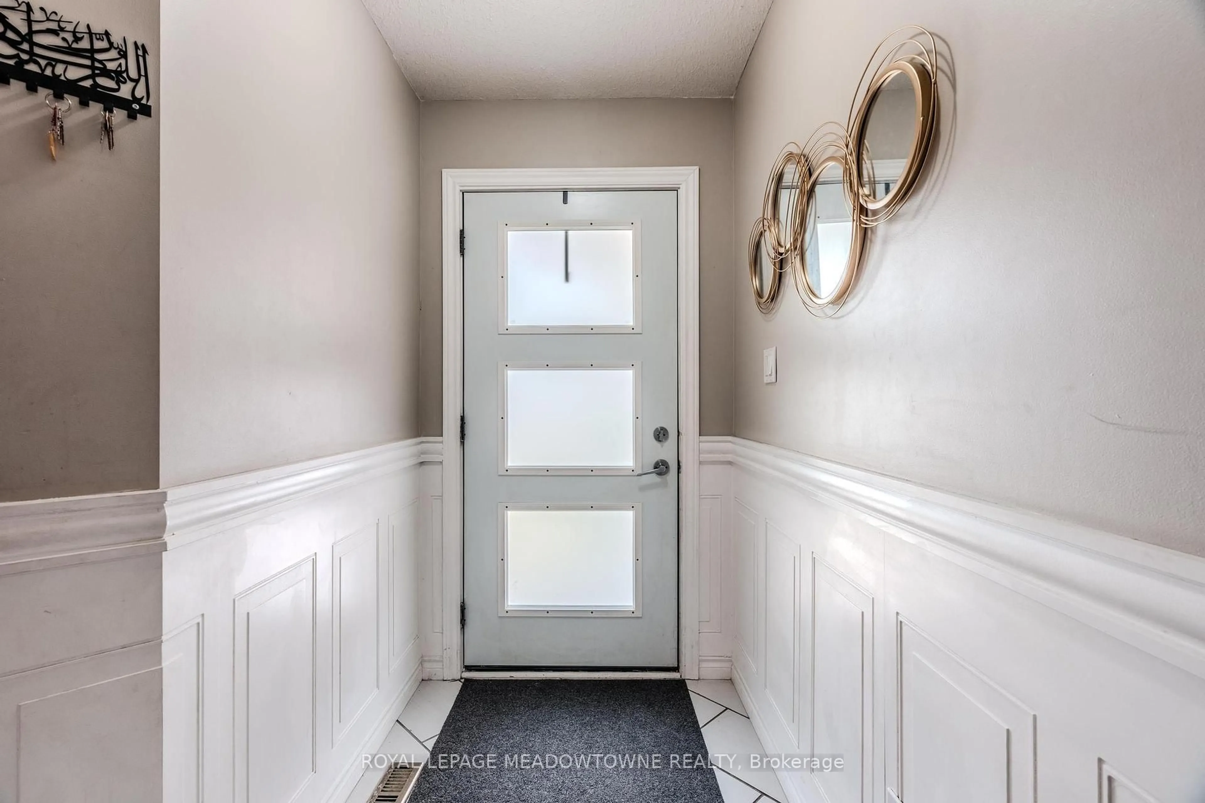 Indoor entryway for 893 Bitterbush Cres, London North Ontario N6H 5X6