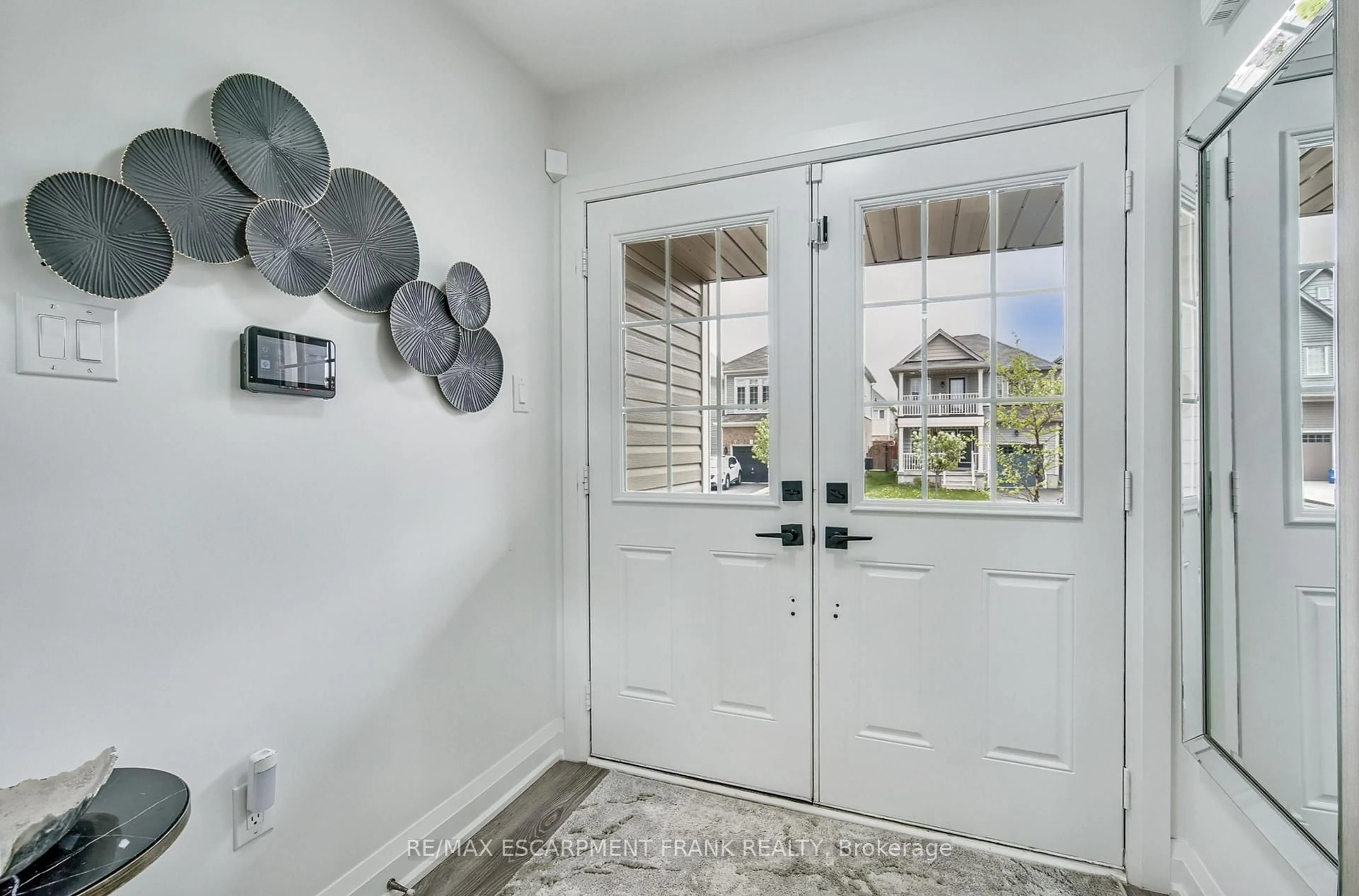 Indoor entryway for 182 Odonnel Dr, Hamilton Ontario L0R 1C0