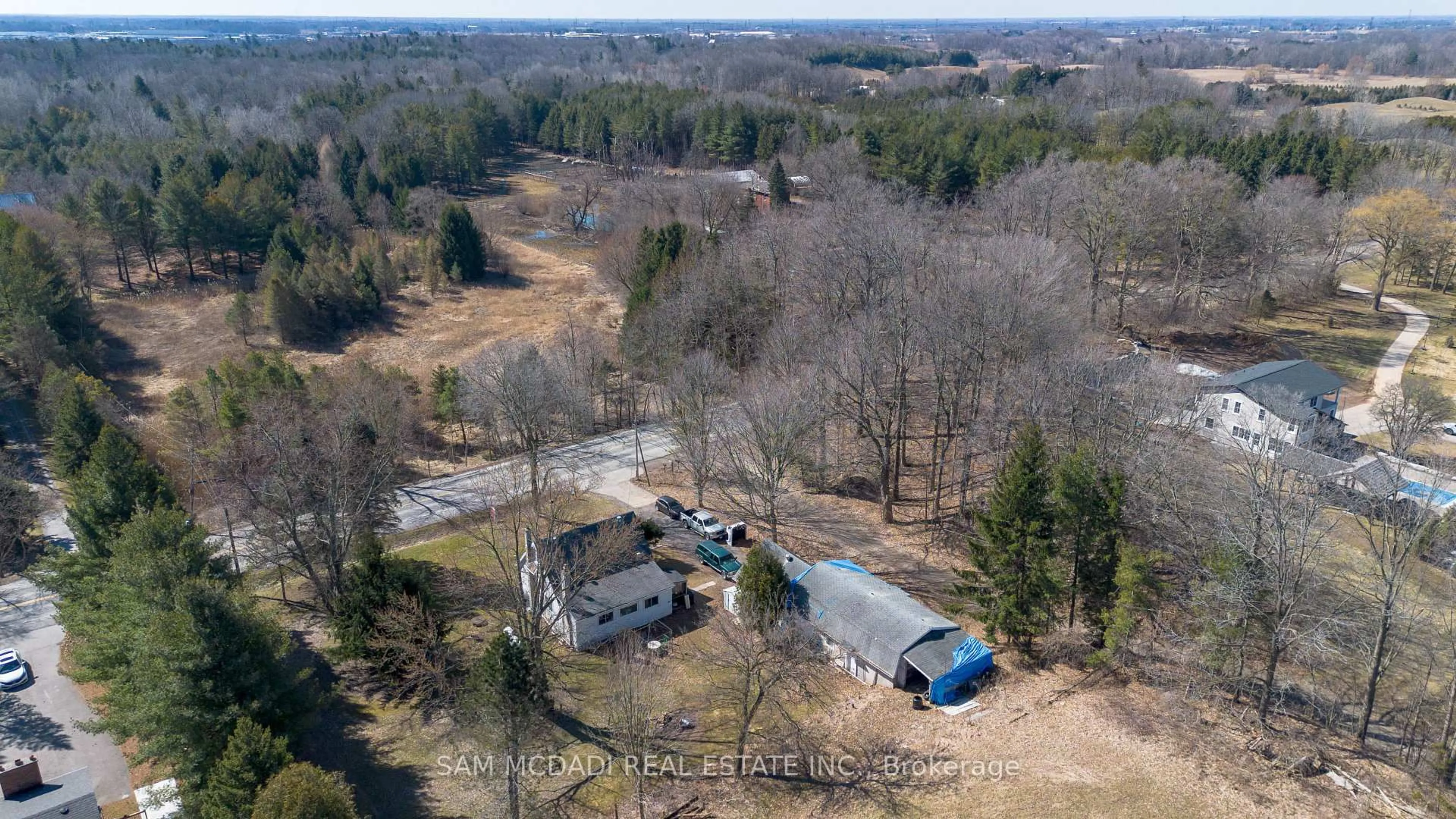 A pic from outside/outdoor area/front of a property/back of a property/a pic from drone, unknown for 867 Jerseyville Rd, Hamilton Ontario L0R 1R0