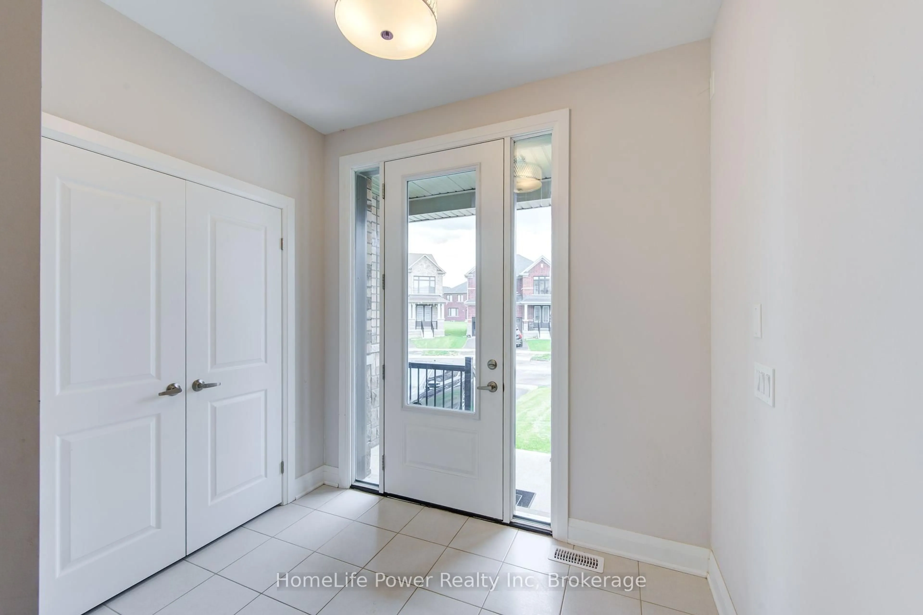 Indoor entryway for 29 John Carpenter Rd, North Dumfries Ontario N0B 1E0
