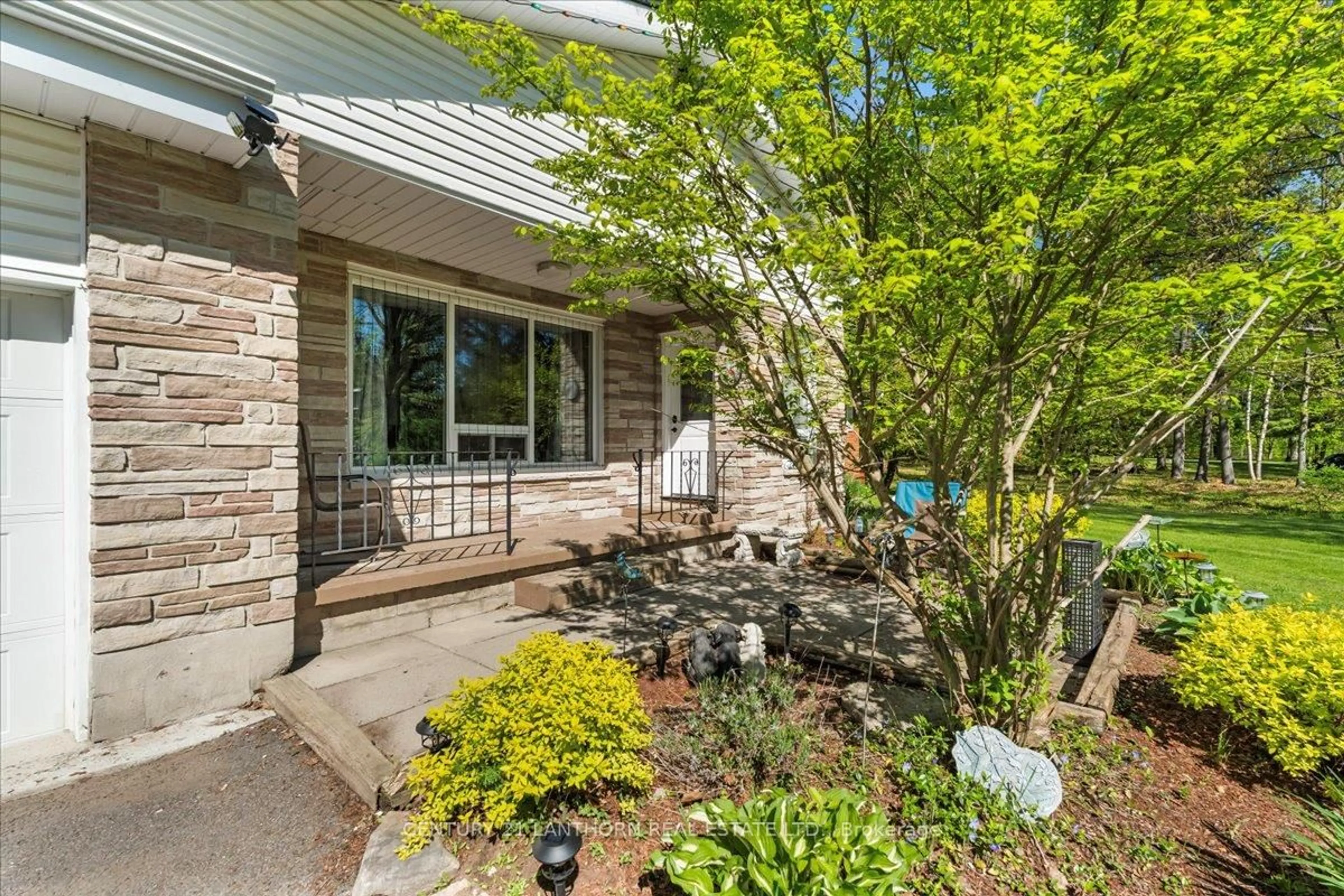 Patio, unknown for 152 McCleary Rd, Limoges Ontario K0K 2M0