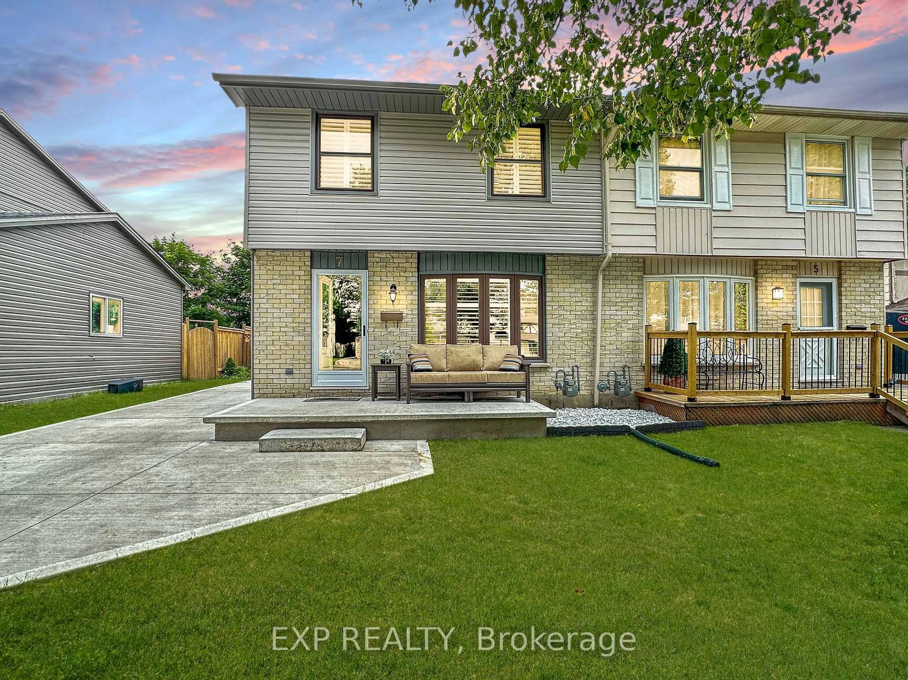 Home with vinyl exterior material, street for 7 Acton Cres, London South Ontario N6E 1W6