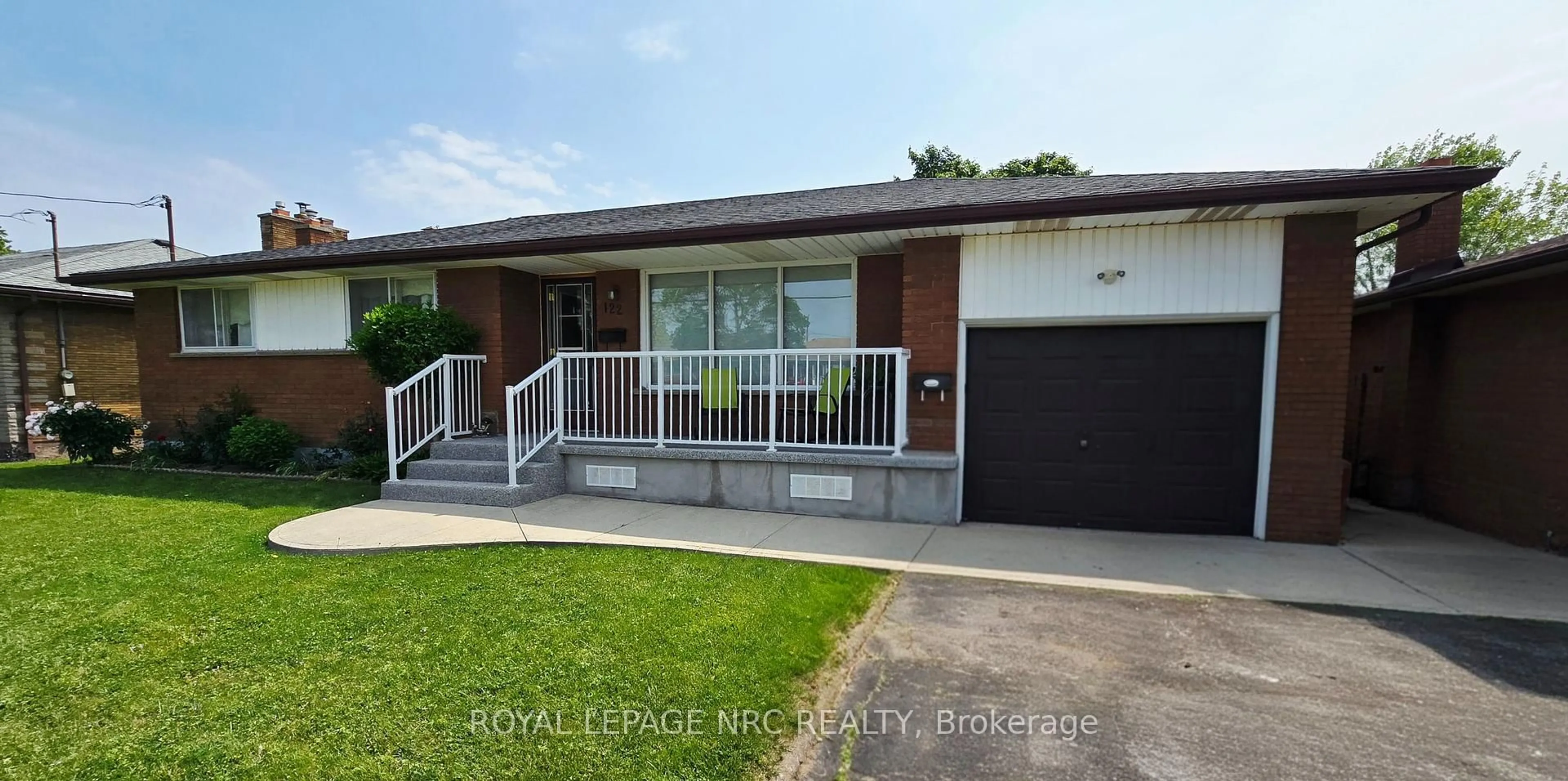 Home with brick exterior material, street for 122 Wellington St, Welland Ontario L3B 1B3