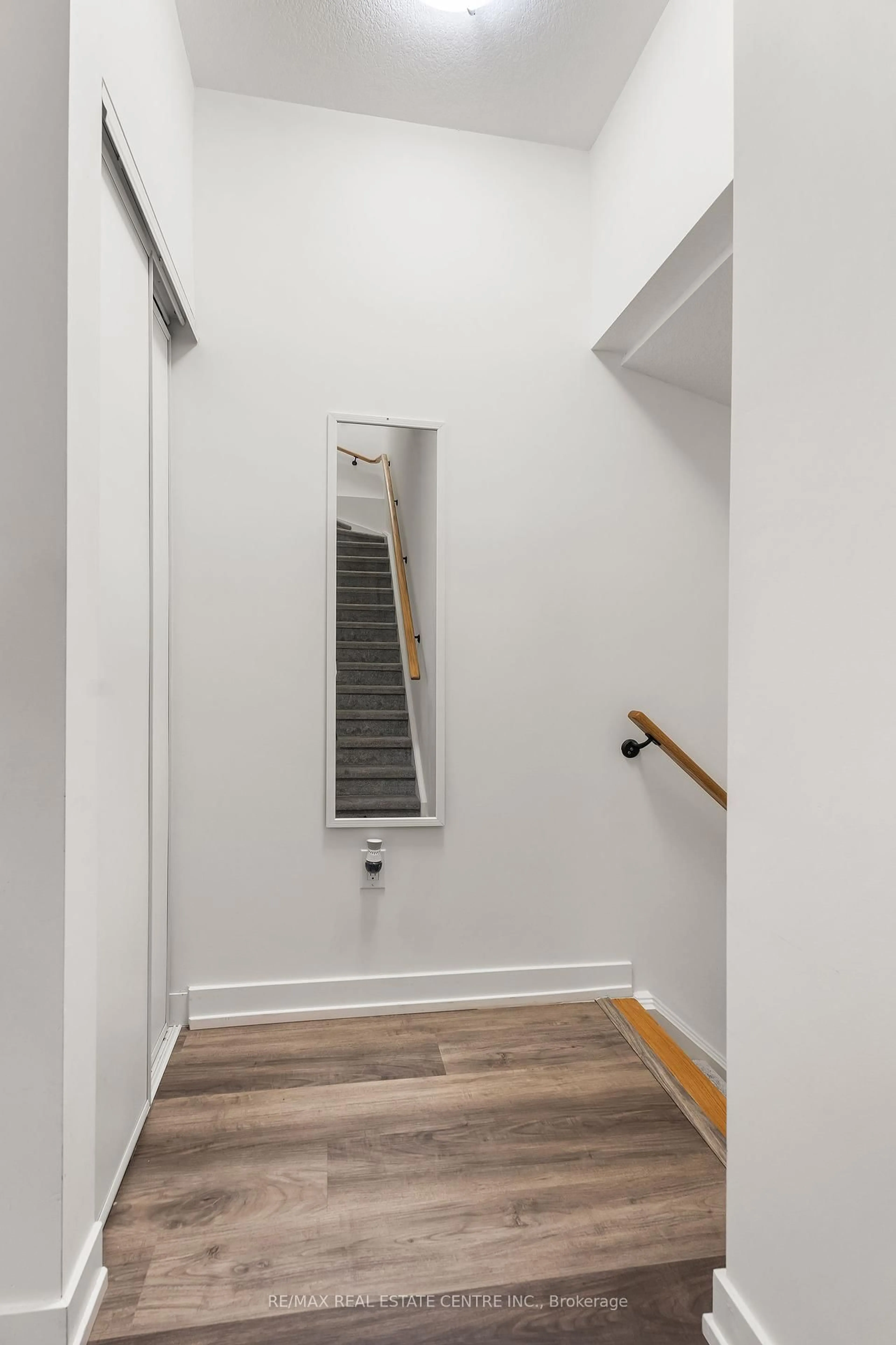 Stairs for 10 PALACE St #C12, Kitchener Ontario N2E 0J3