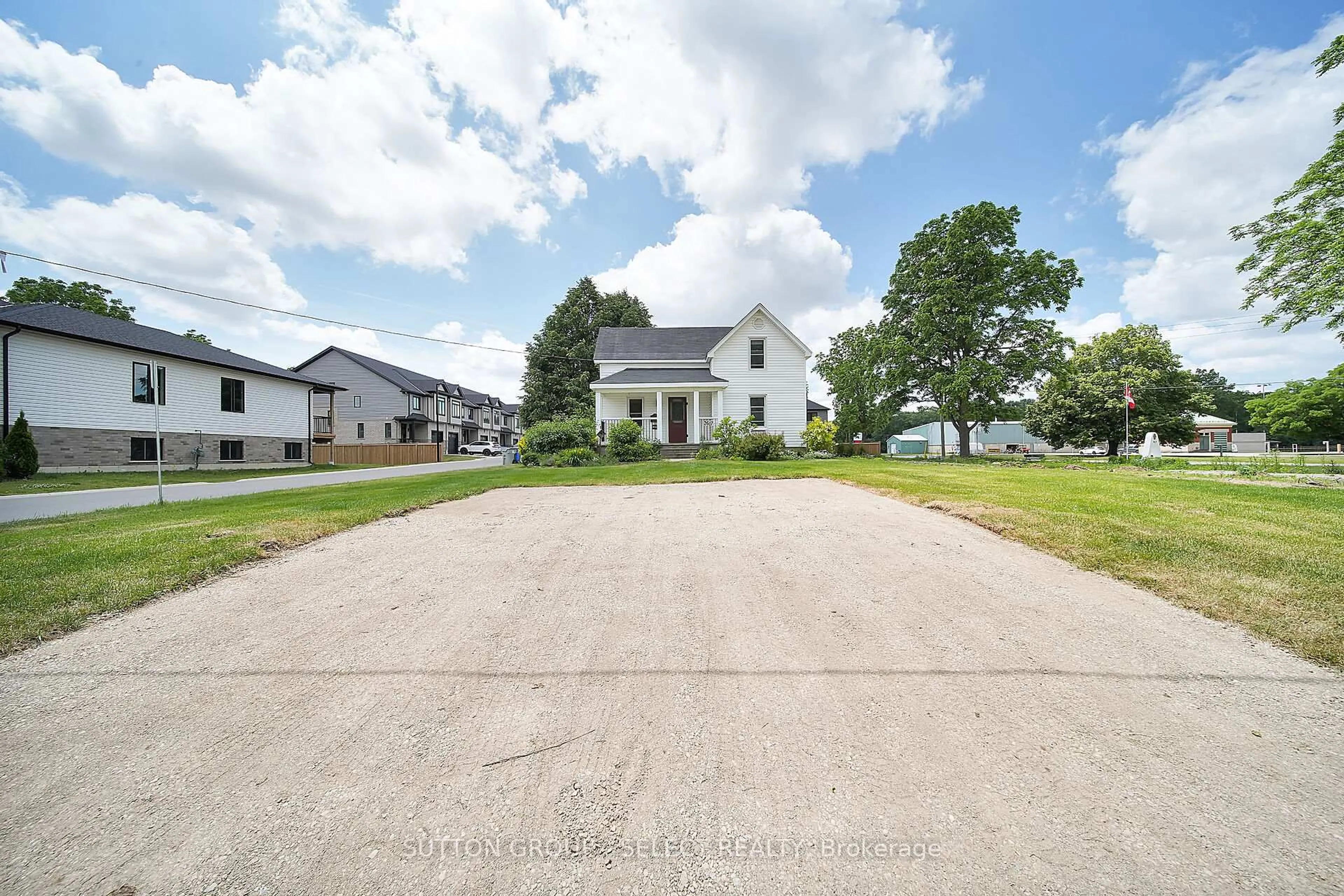 A pic from outside/outdoor area/front of a property/back of a property/a pic from drone, street for 2617 QUEENS St, Strathroy Caradoc Ontario N0L 1W0