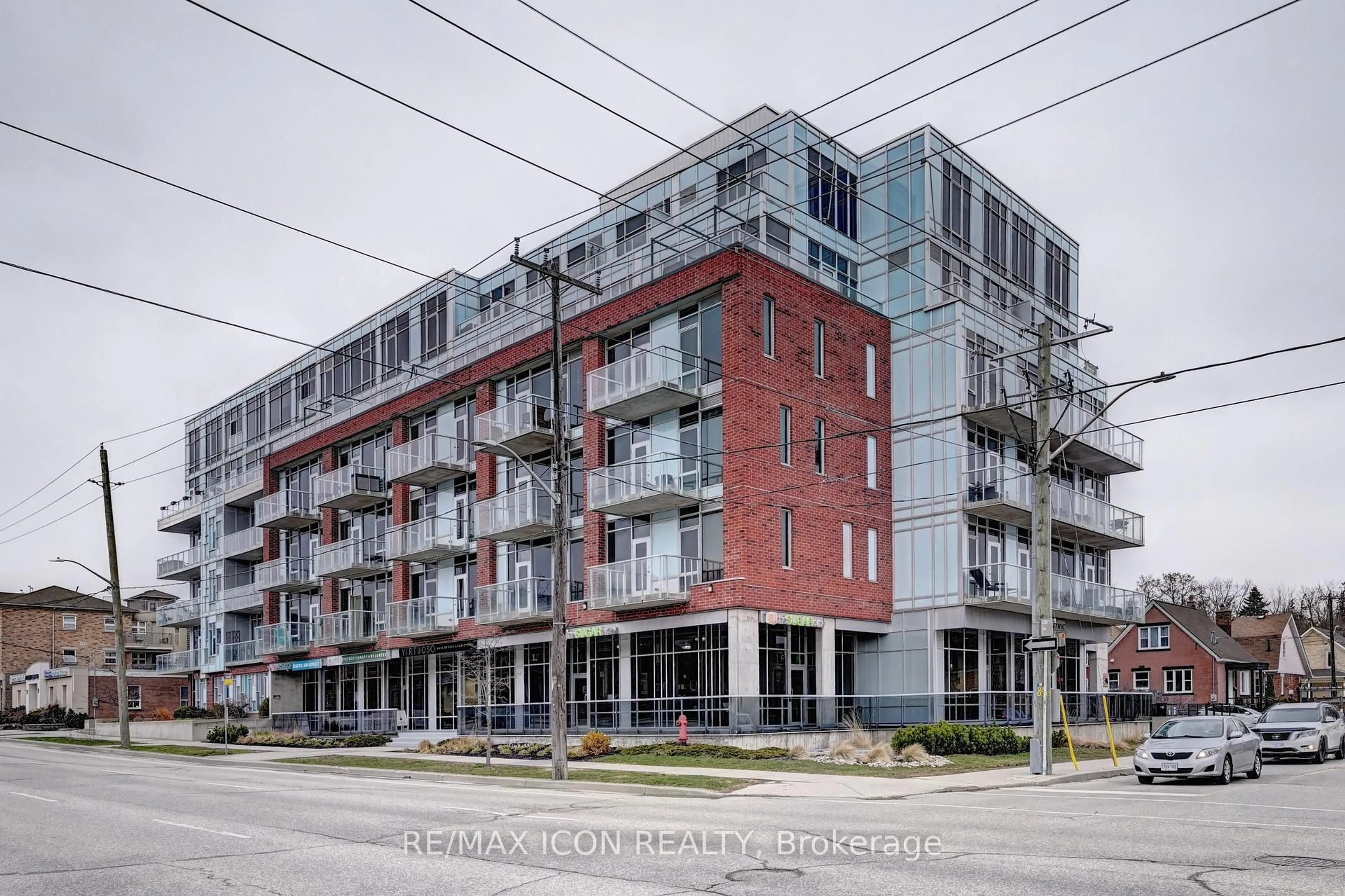 Patio, building for 42 Bridgeport Rd #203, Waterloo Ontario N2J 0B3