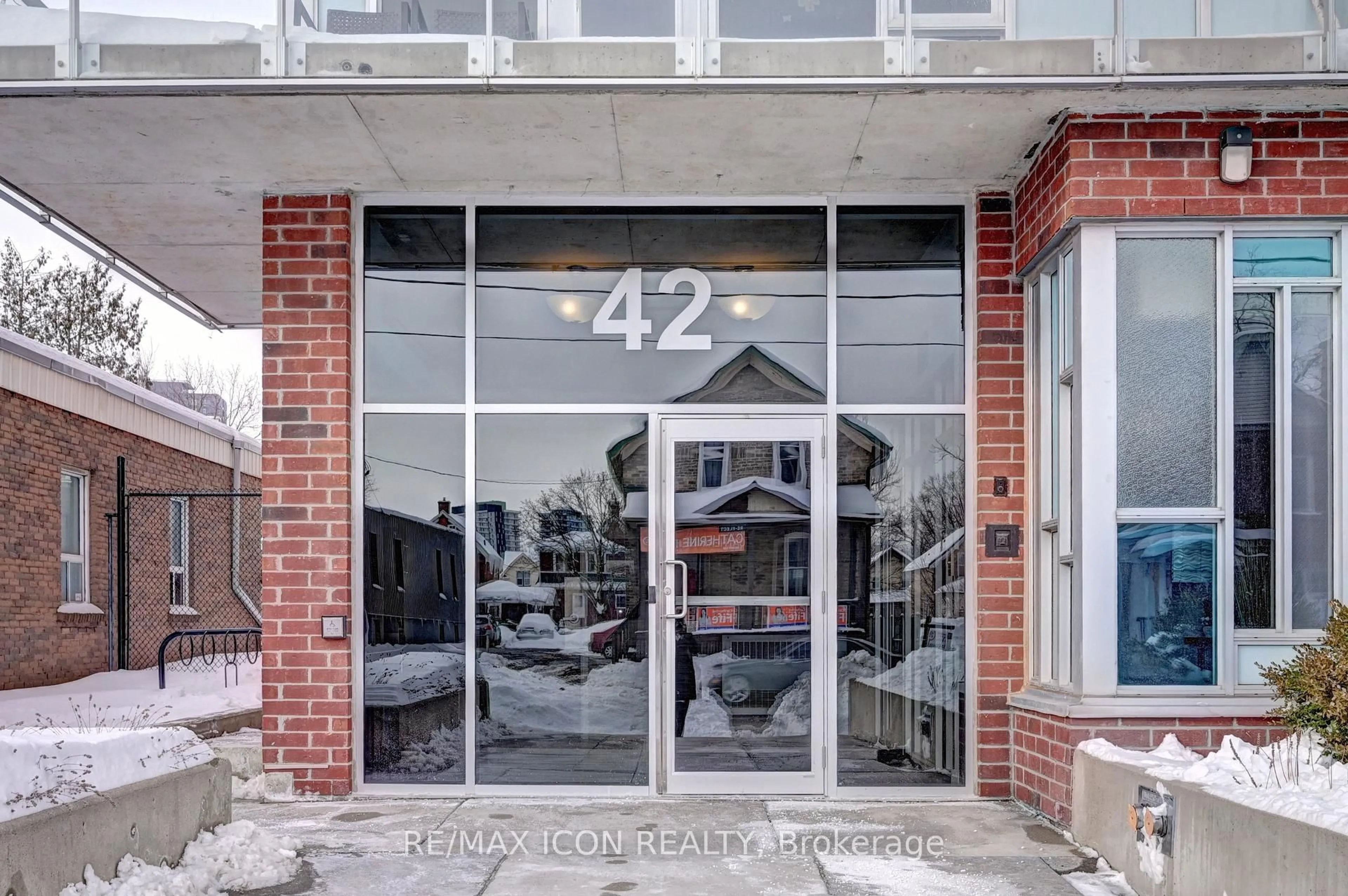 Indoor entryway for 42 Bridgeport Rd #203, Waterloo Ontario N2J 0B3