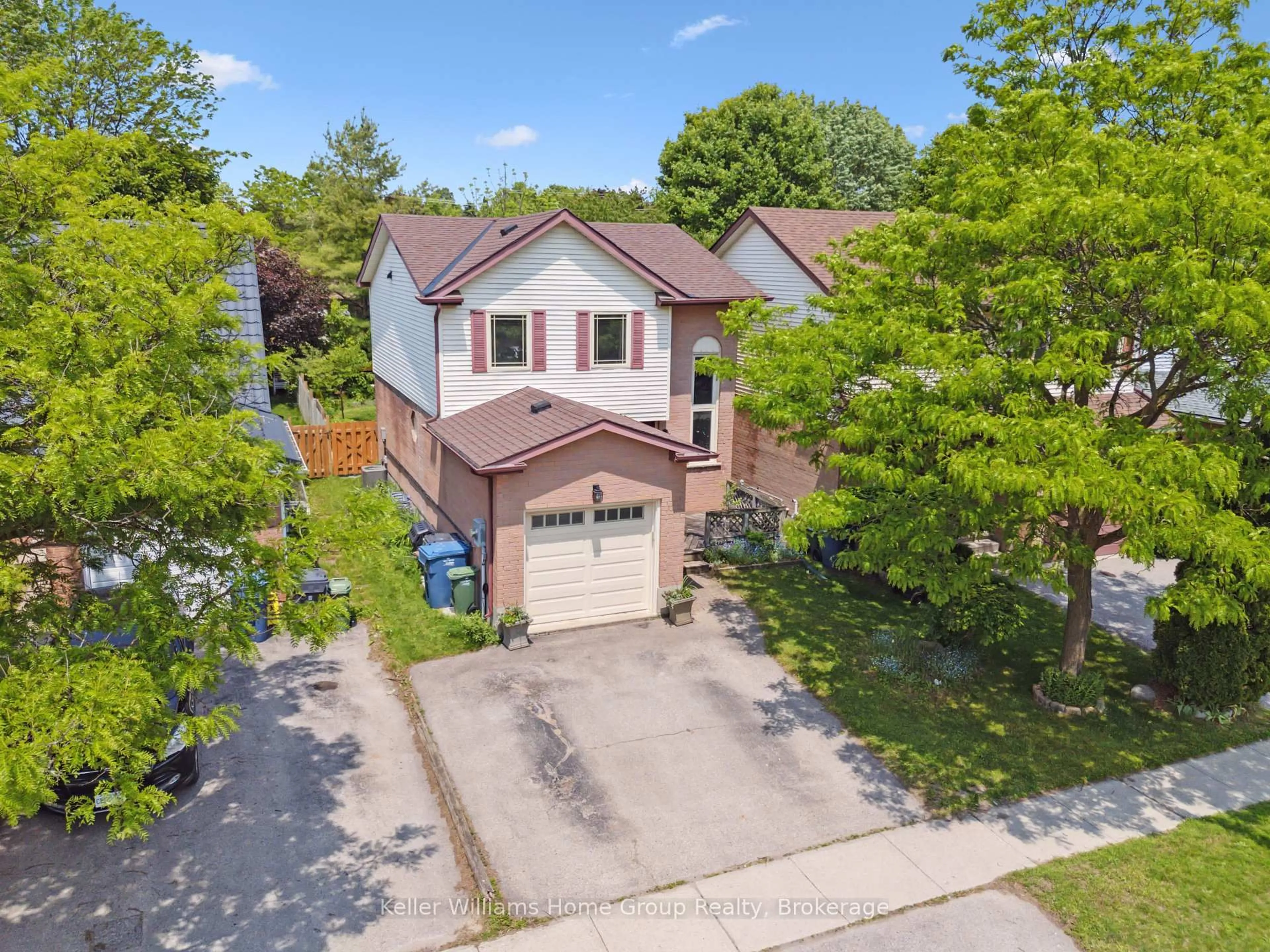 A pic from outside/outdoor area/front of a property/back of a property/a pic from drone, street for 34 Walman Dr, Guelph Ontario N1G 4G5