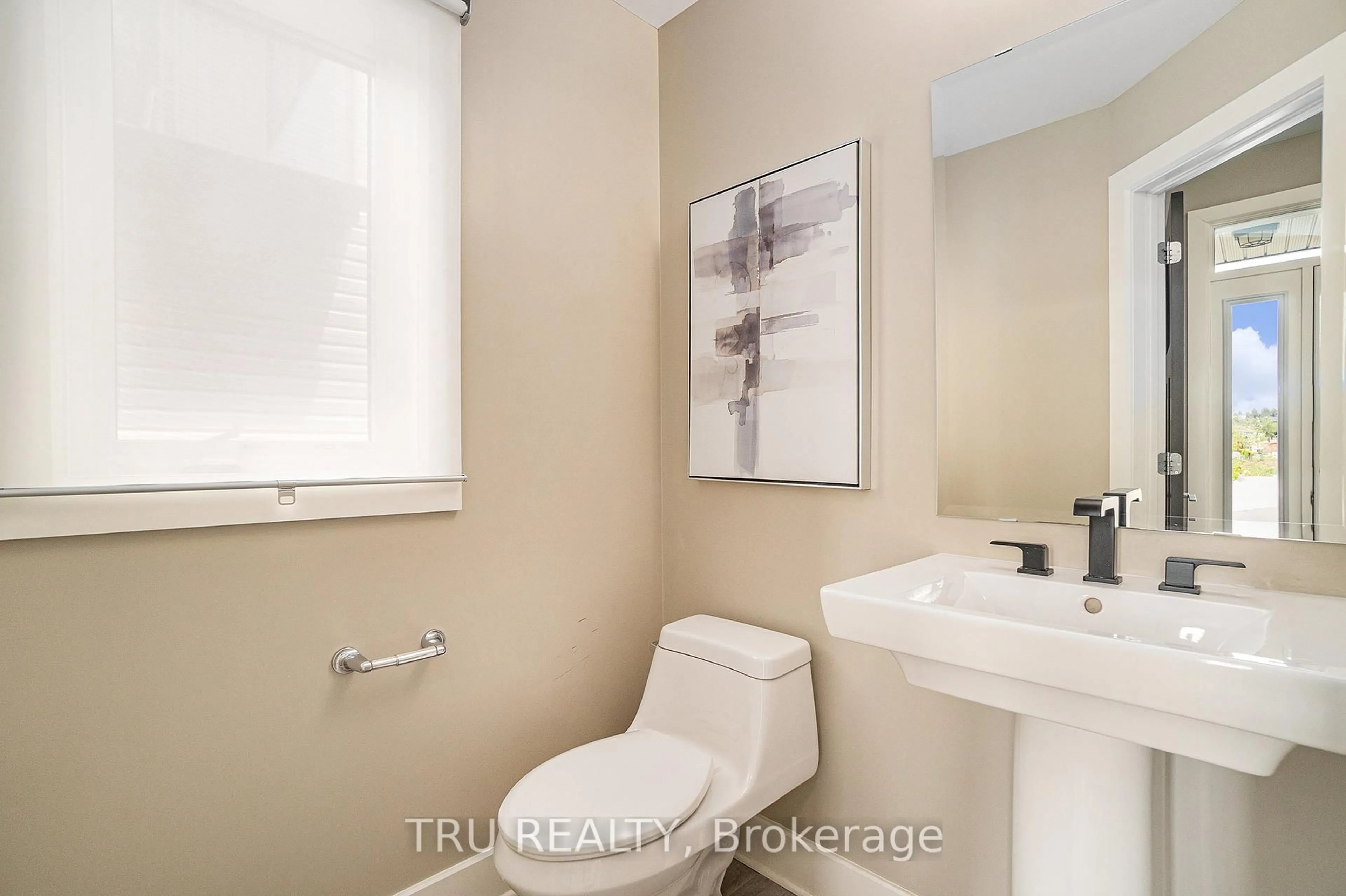 Standard bathroom, ceramic/tile floor for 670 Parade Dr, Ottawa Ontario K2S 1B8