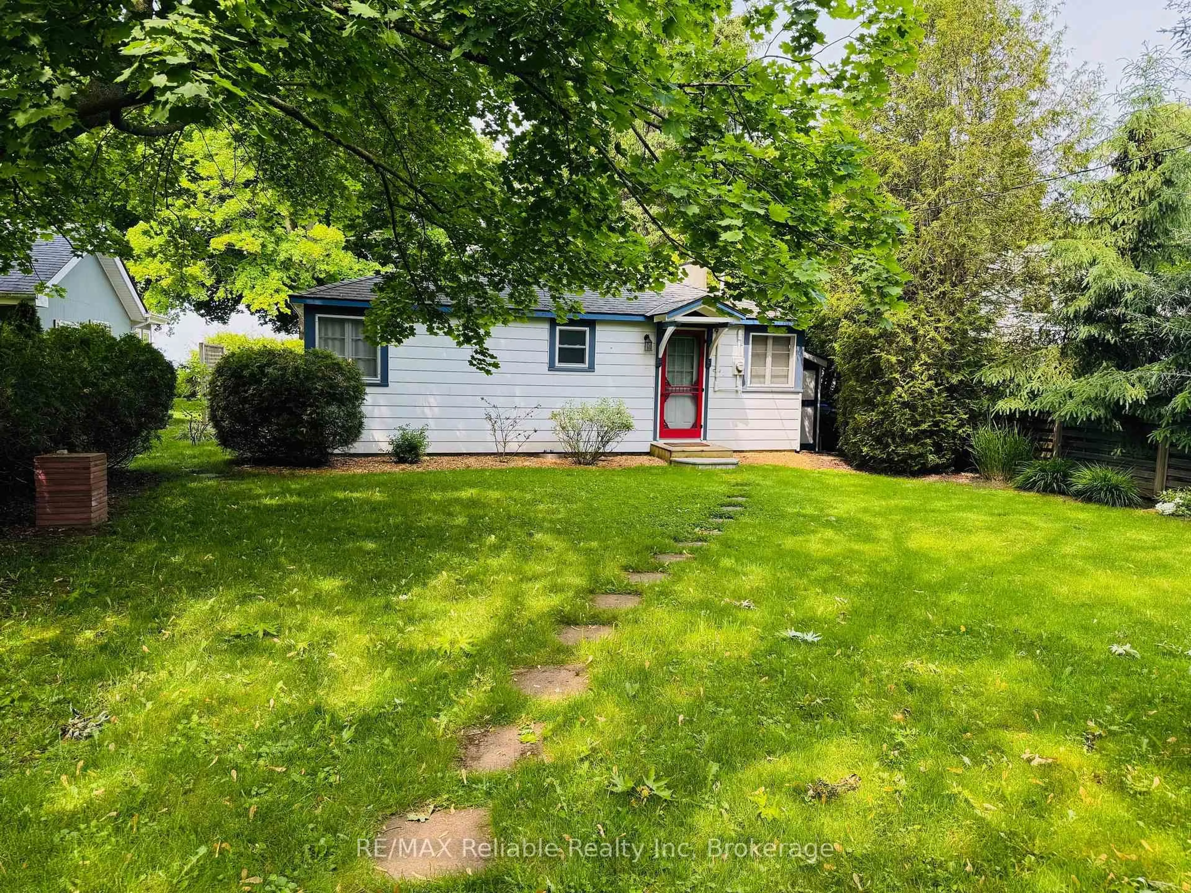 A pic from outside/outdoor area/front of a property/back of a property/a pic from drone, street for 75547 Elliot St, Bluewater Ontario N0M 1G0
