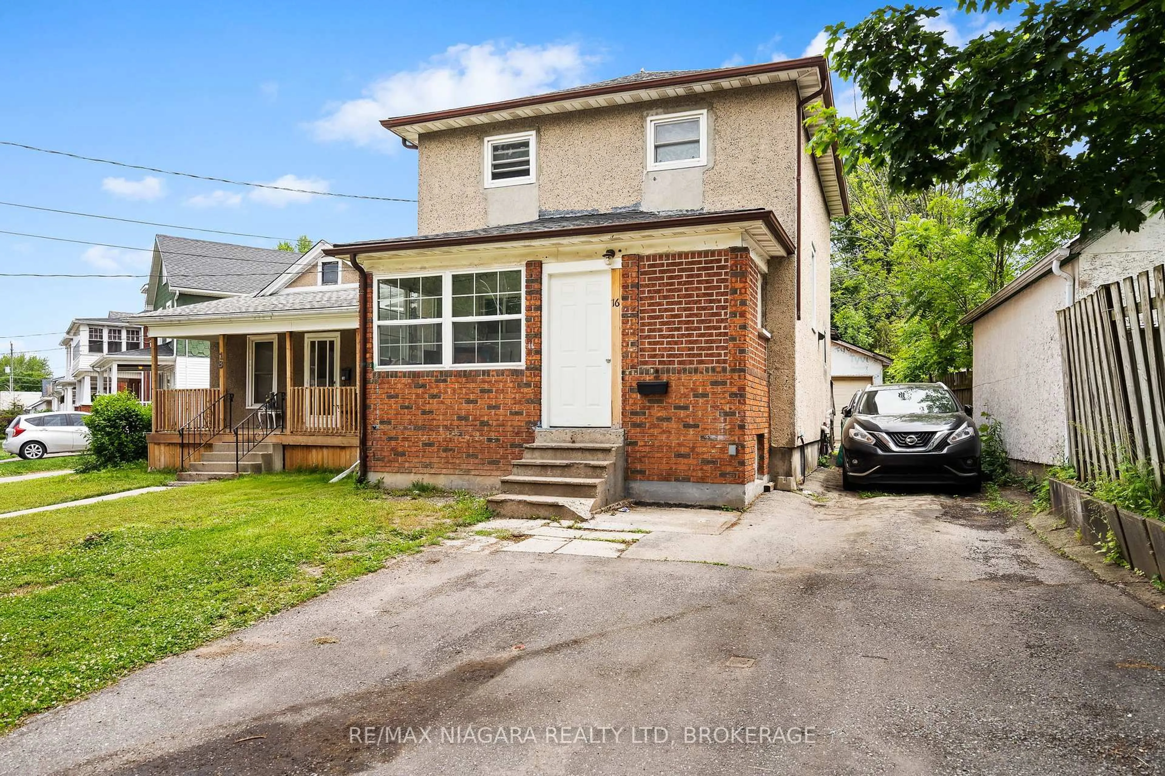 A pic from outside/outdoor area/front of a property/back of a property/a pic from drone, street for 16 Margery Rd, Welland Ontario L3B 2P6