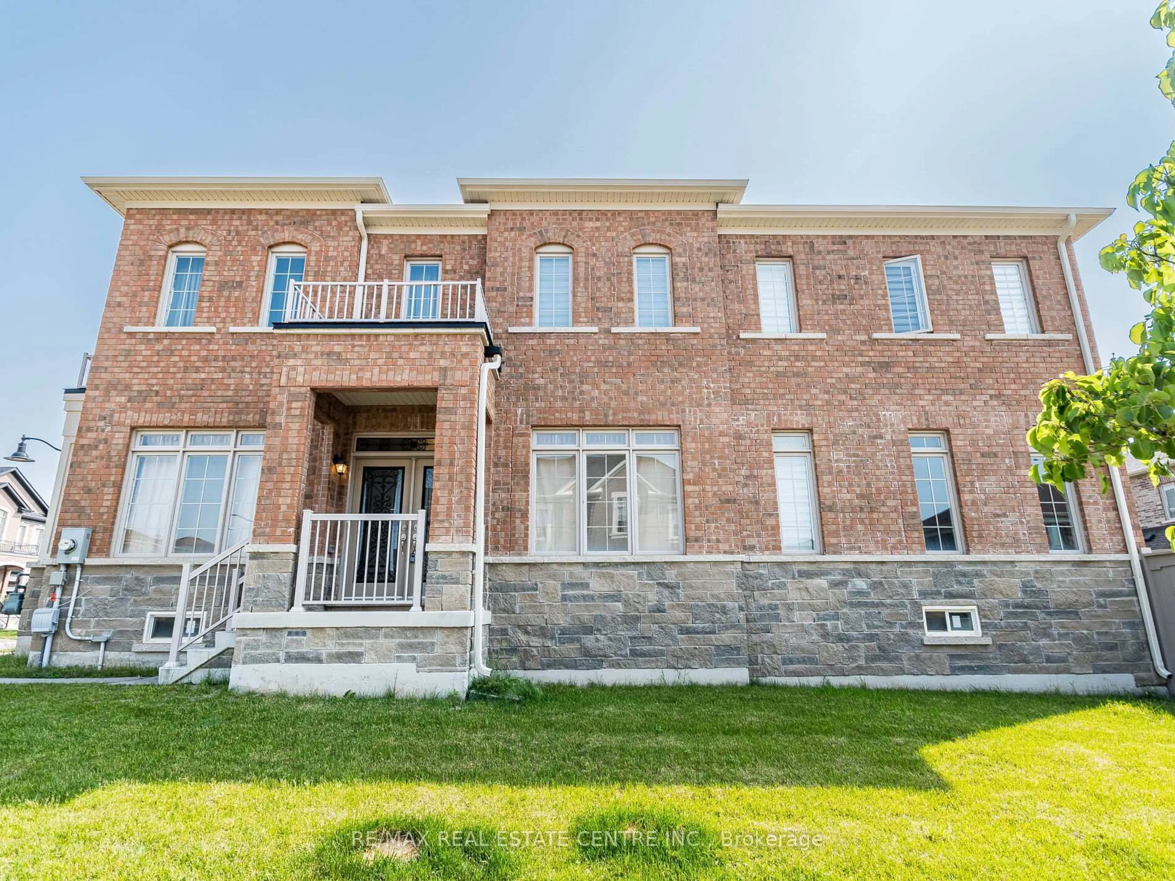 Home with brick exterior material, building for 62 Granite Ridge Tr, Hamilton Ontario L8B 1Y6