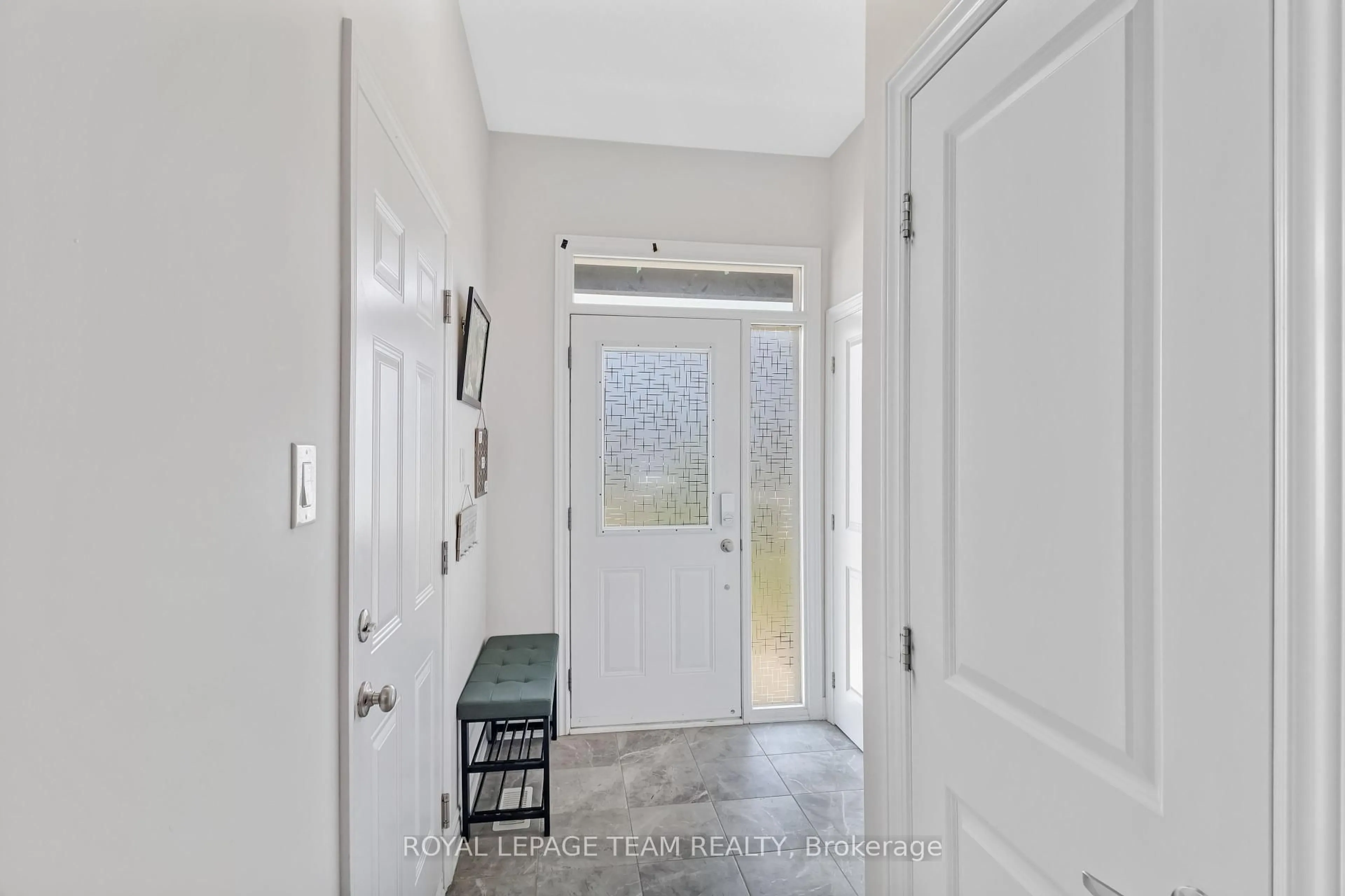 Indoor entryway for 288 Livery St, Ottawa Ontario K2S 1E7