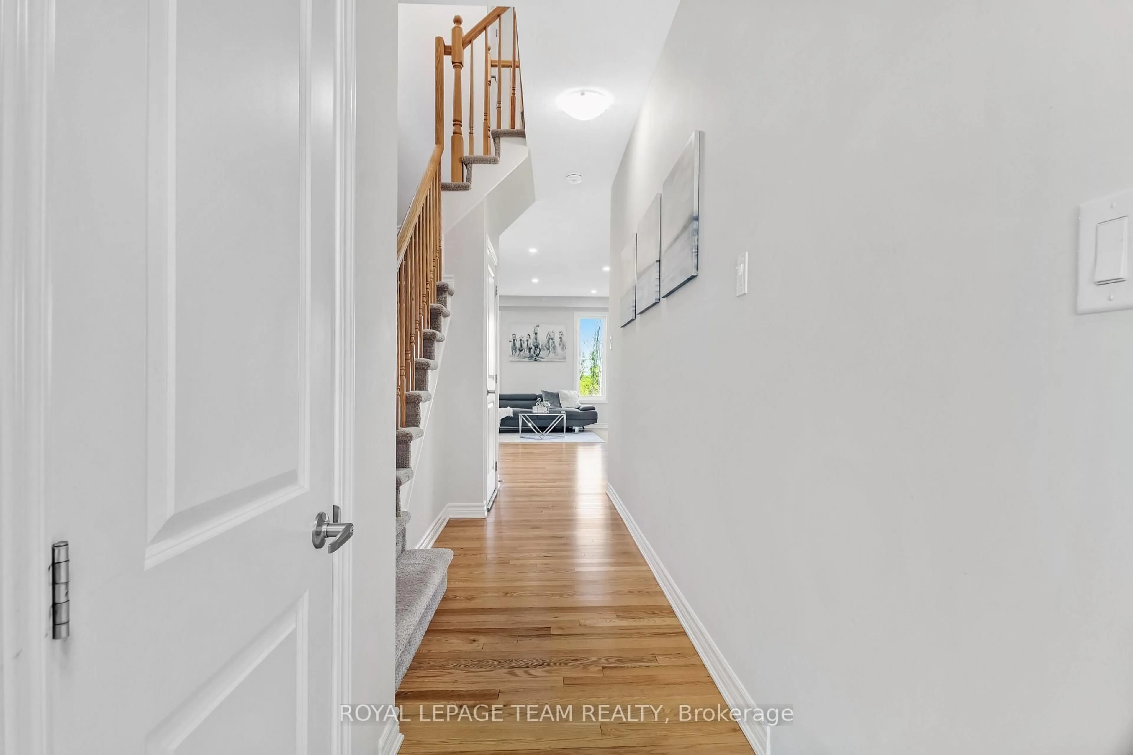 Indoor entryway for 288 Livery St, Ottawa Ontario K2S 1E7