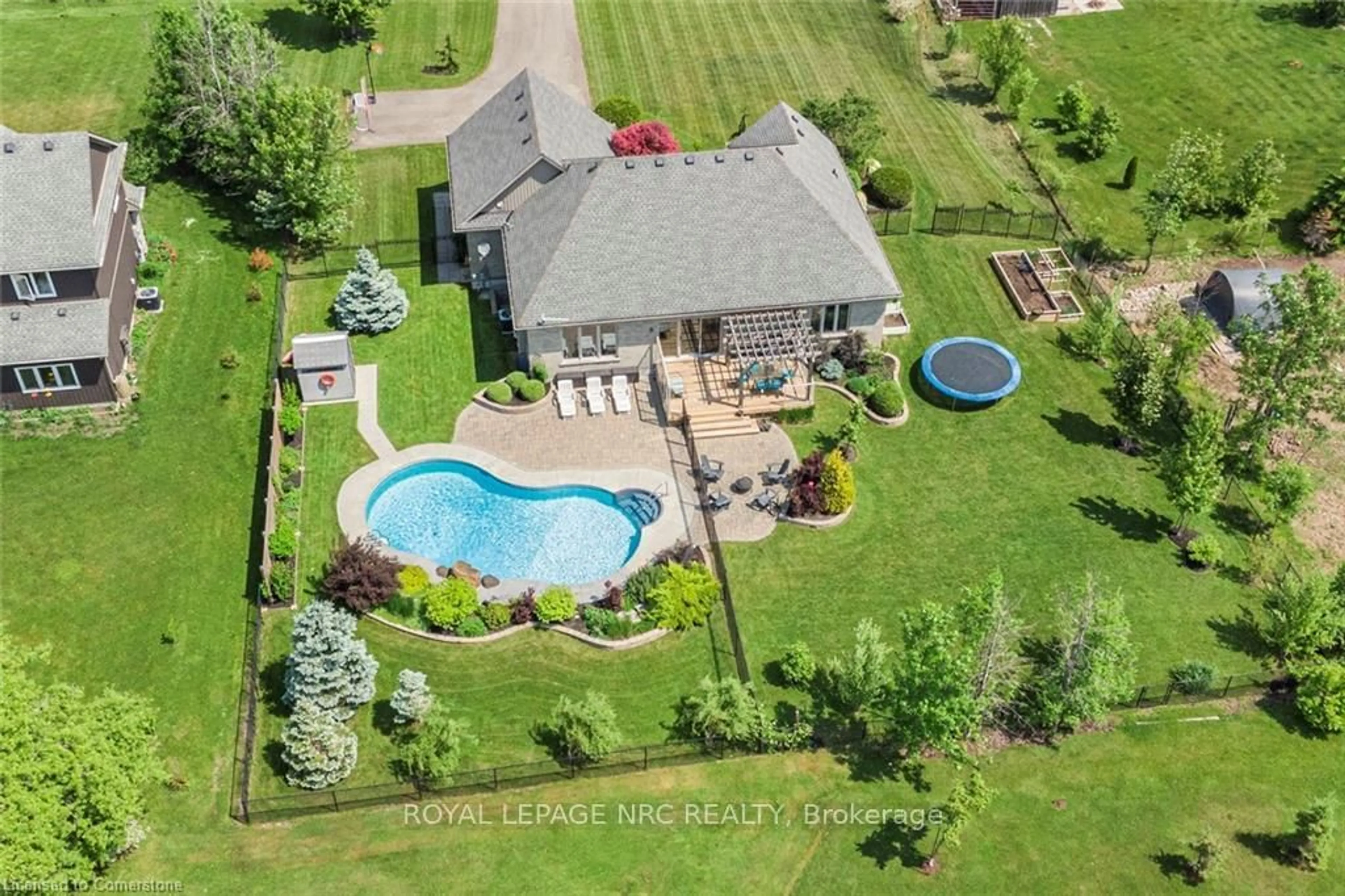 A pic from outside/outdoor area/front of a property/back of a property/a pic from drone, water/lake/river/ocean view for 1908 Northshore Dr, Haldimand Ontario N0A 1K0