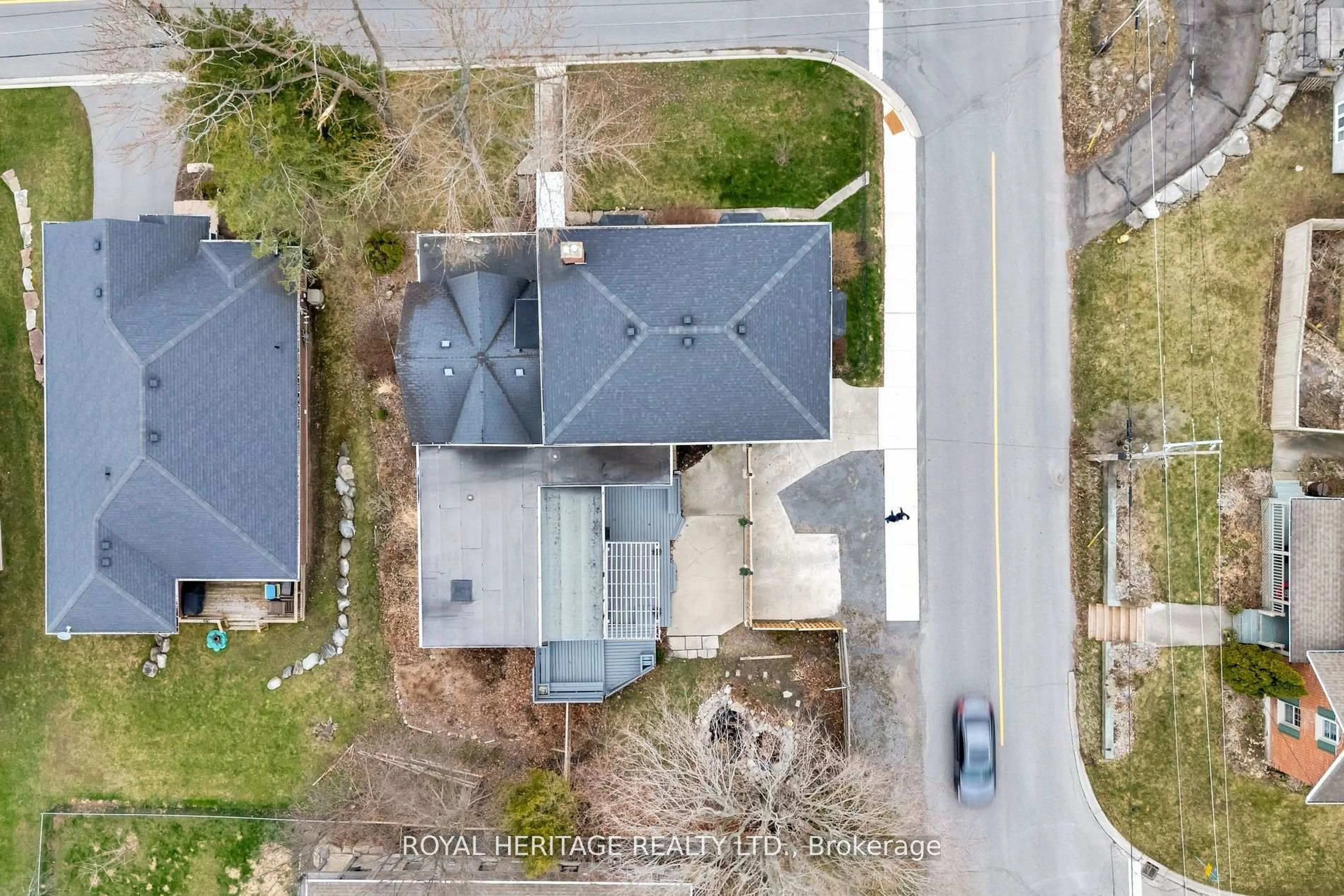 A pic from outside/outdoor area/front of a property/back of a property/a pic from drone, street for 33 Kingsley Ave, Brighton Ontario K0K 1H0