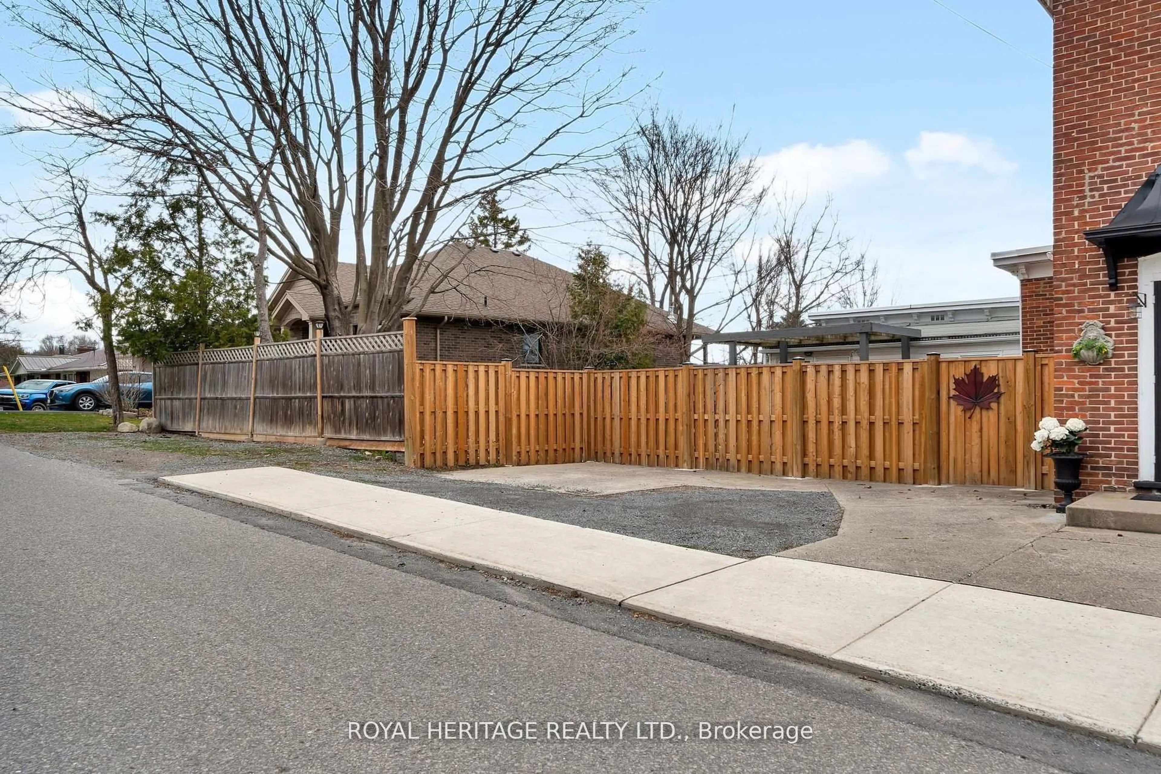 Patio, street for 33 Kingsley Ave, Brighton Ontario K0K 1H0