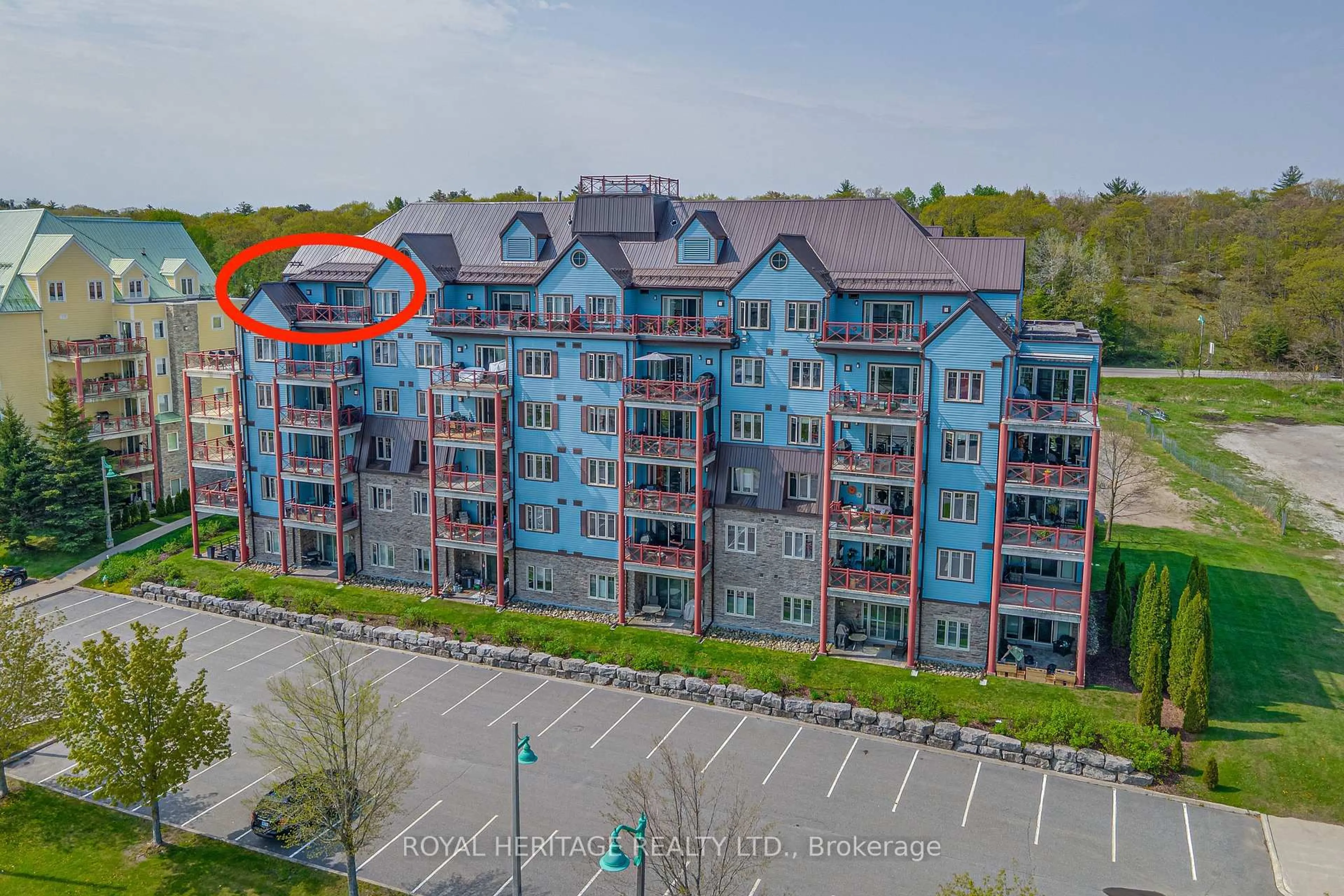 A pic from outside/outdoor area/front of a property/back of a property/a pic from drone, unknown for 130 Steamship Bay Rd, Gravenhurst Ontario P1P 1Z9