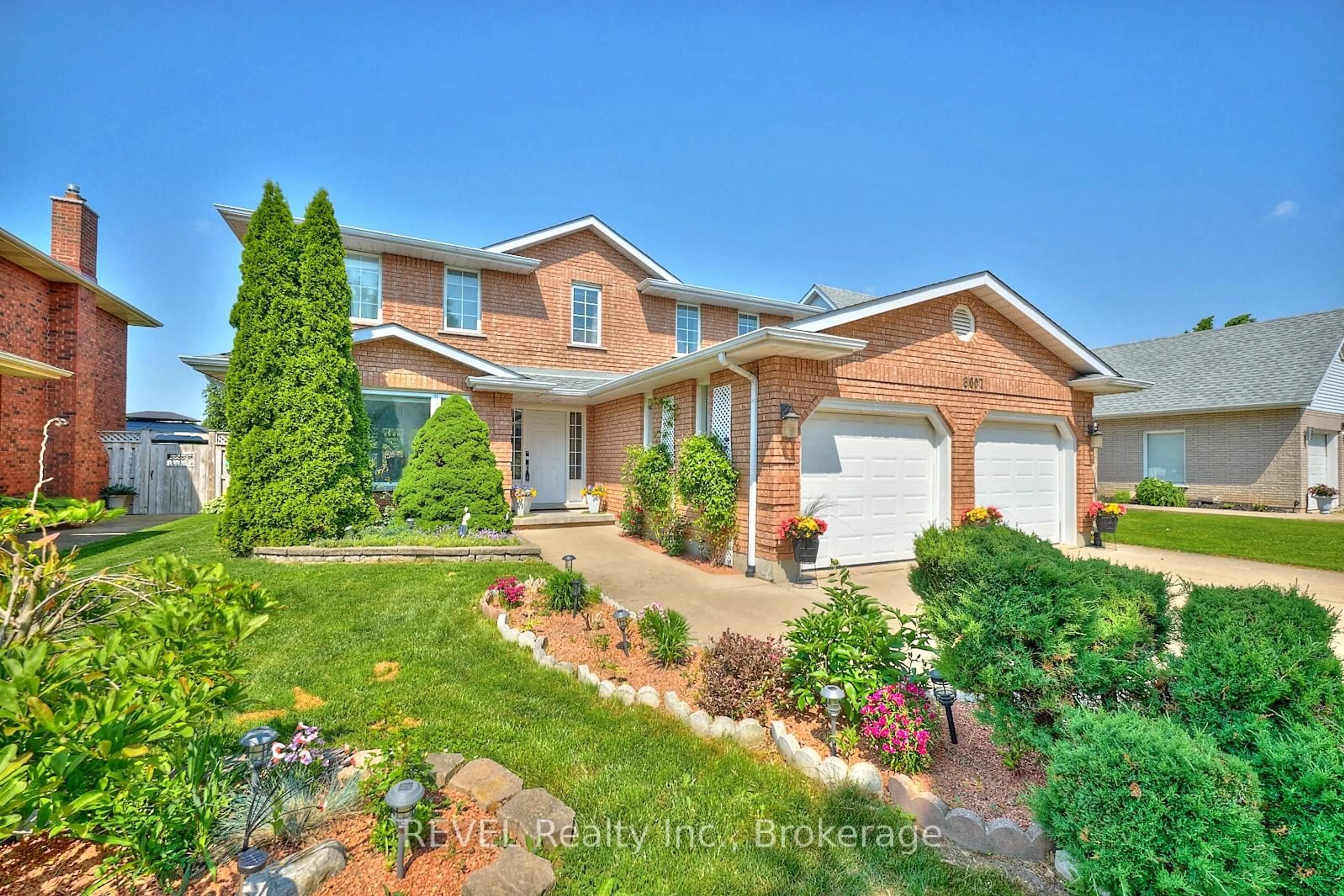 Home with brick exterior material, street for 8007 Oakridge Dr, Niagara Falls Ontario L2H 2W1