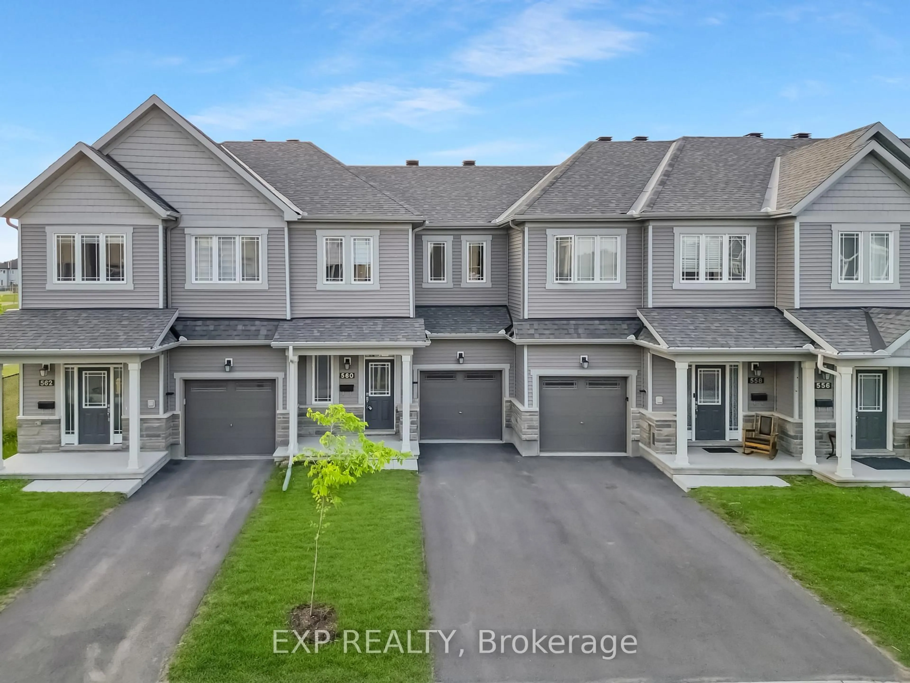 A pic from outside/outdoor area/front of a property/back of a property/a pic from drone, unknown for 560 Flagstaff Dr, Ottawa Ontario K2J 6W1