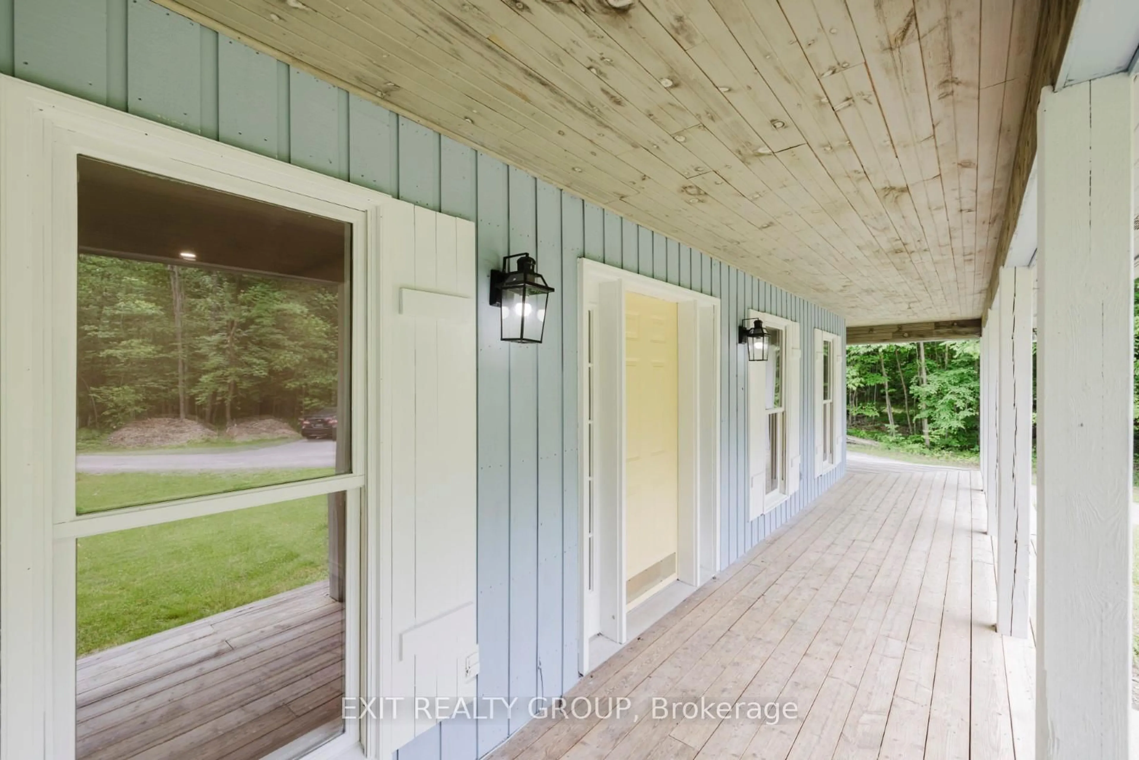 Indoor entryway for 461 Douglas Rd, Madoc Ontario K0K 2K0