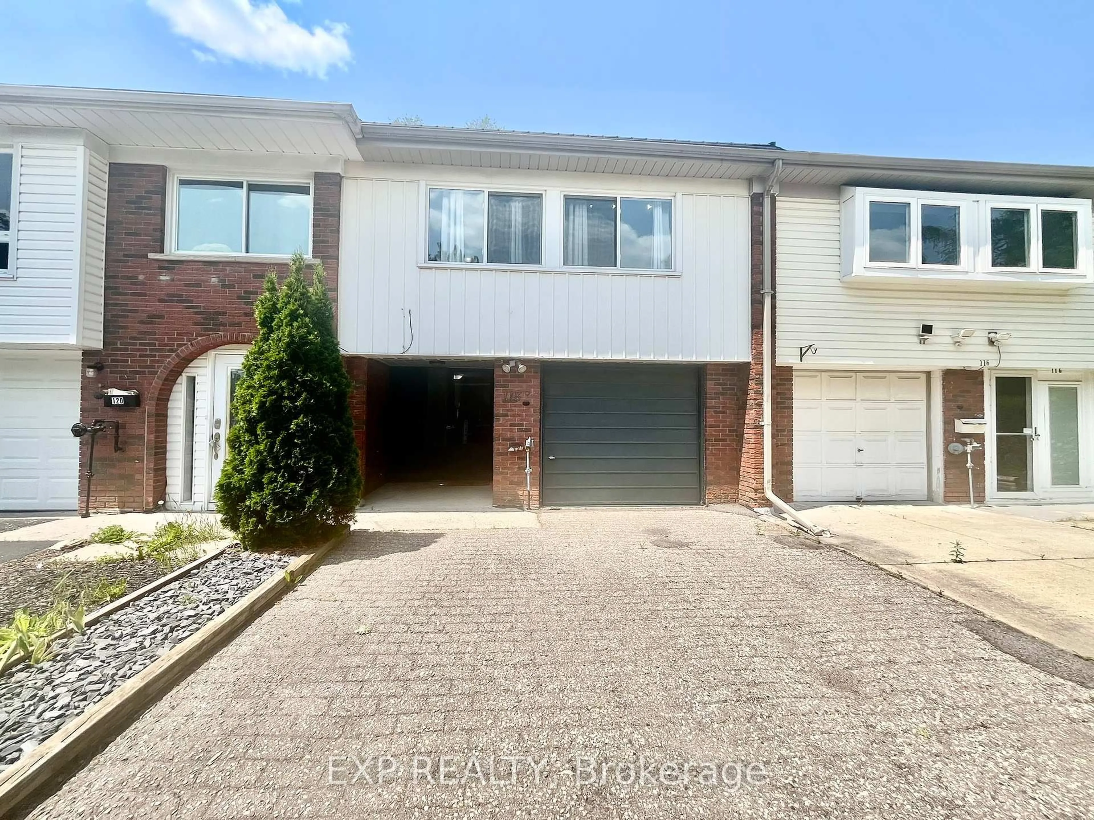A pic from outside/outdoor area/front of a property/back of a property/a pic from drone, street for 118 Overlea Dr, Kitchener Ontario N2M 1T1