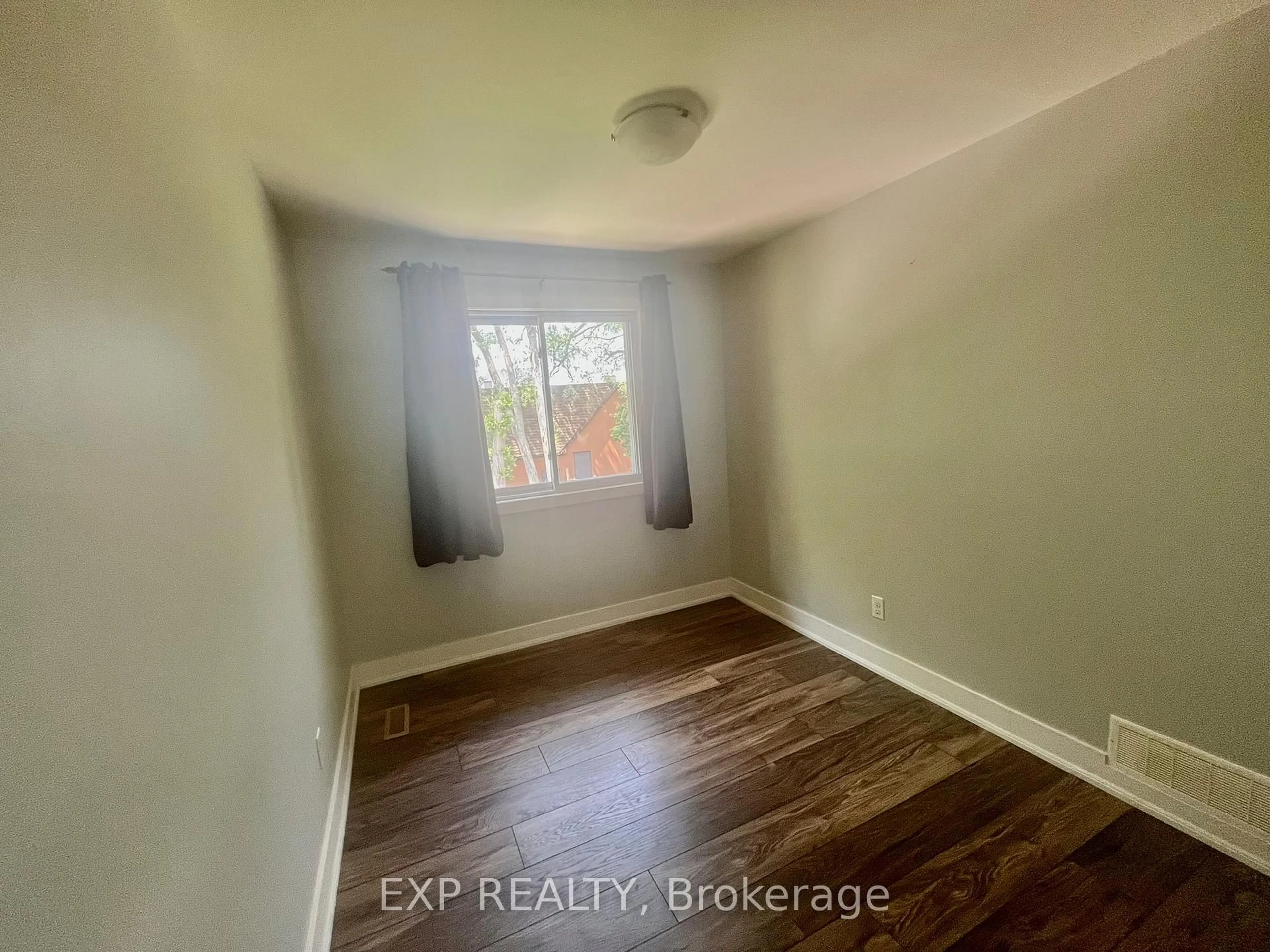 A pic of a room for 118 Overlea Dr, Kitchener Ontario N2M 1T1