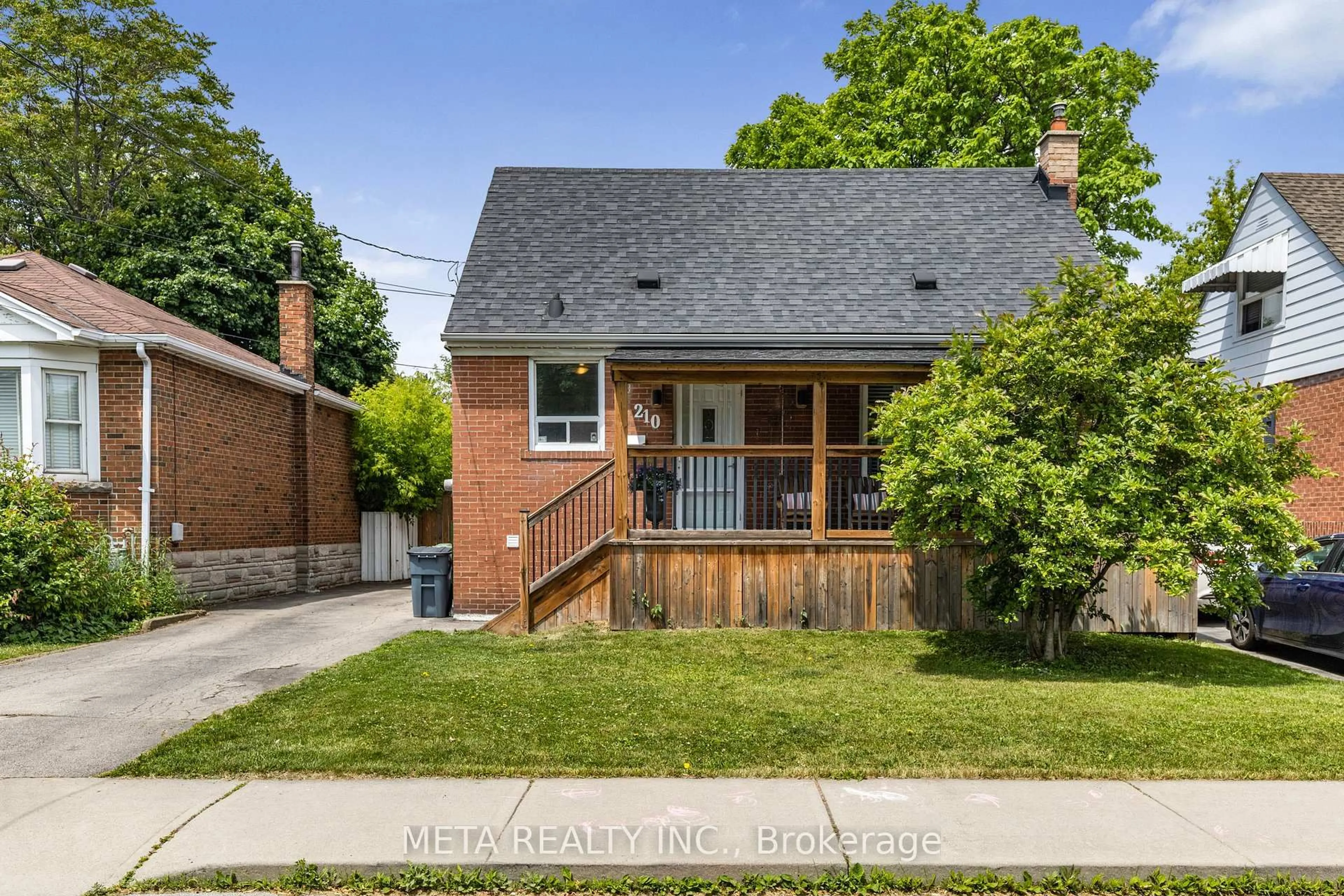 Home with brick exterior material, street for 210 East 14th St, Hamilton Ontario L9A 4B6