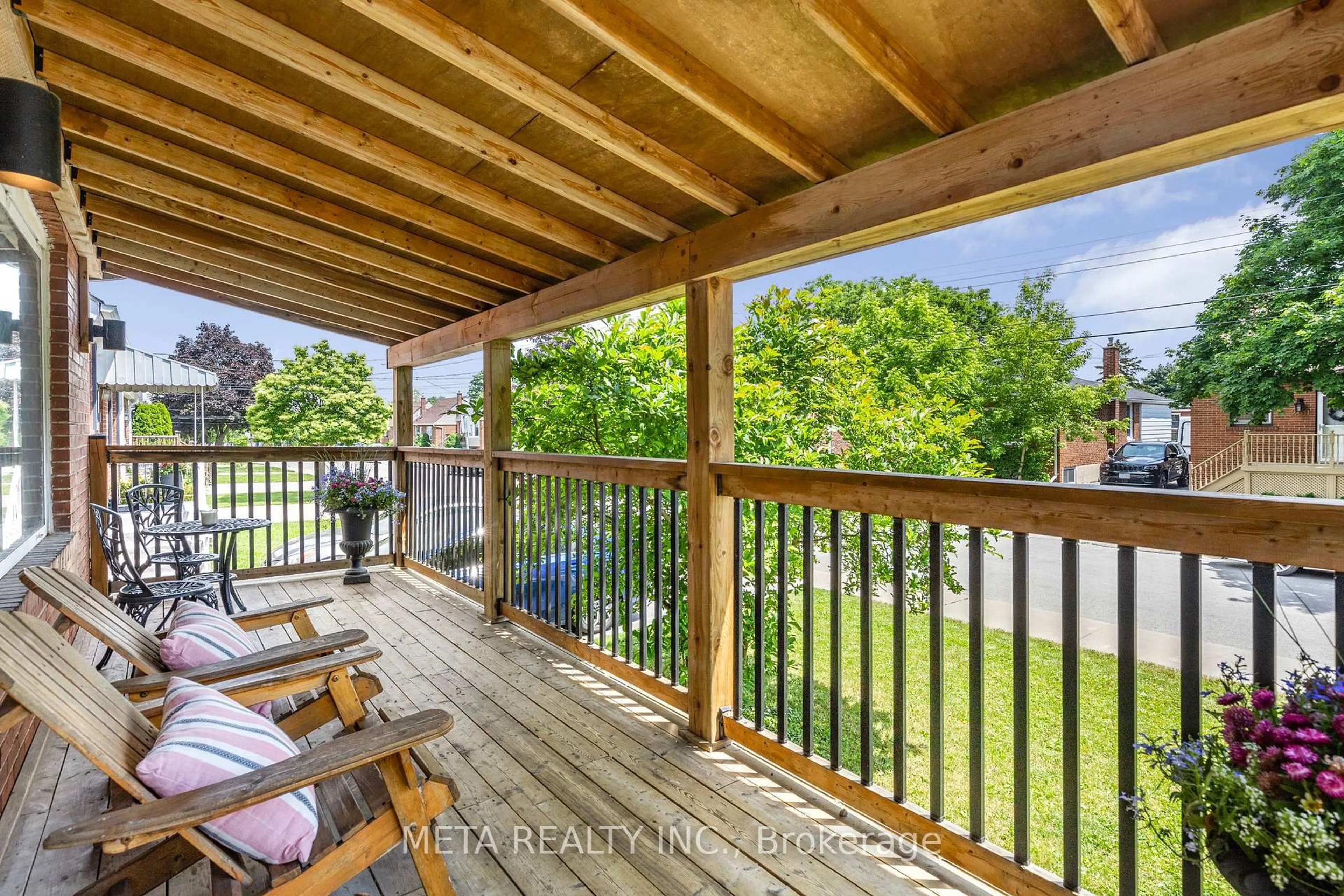 Patio, water/lake/river/ocean view for 210 East 14th St, Hamilton Ontario L9A 4B6