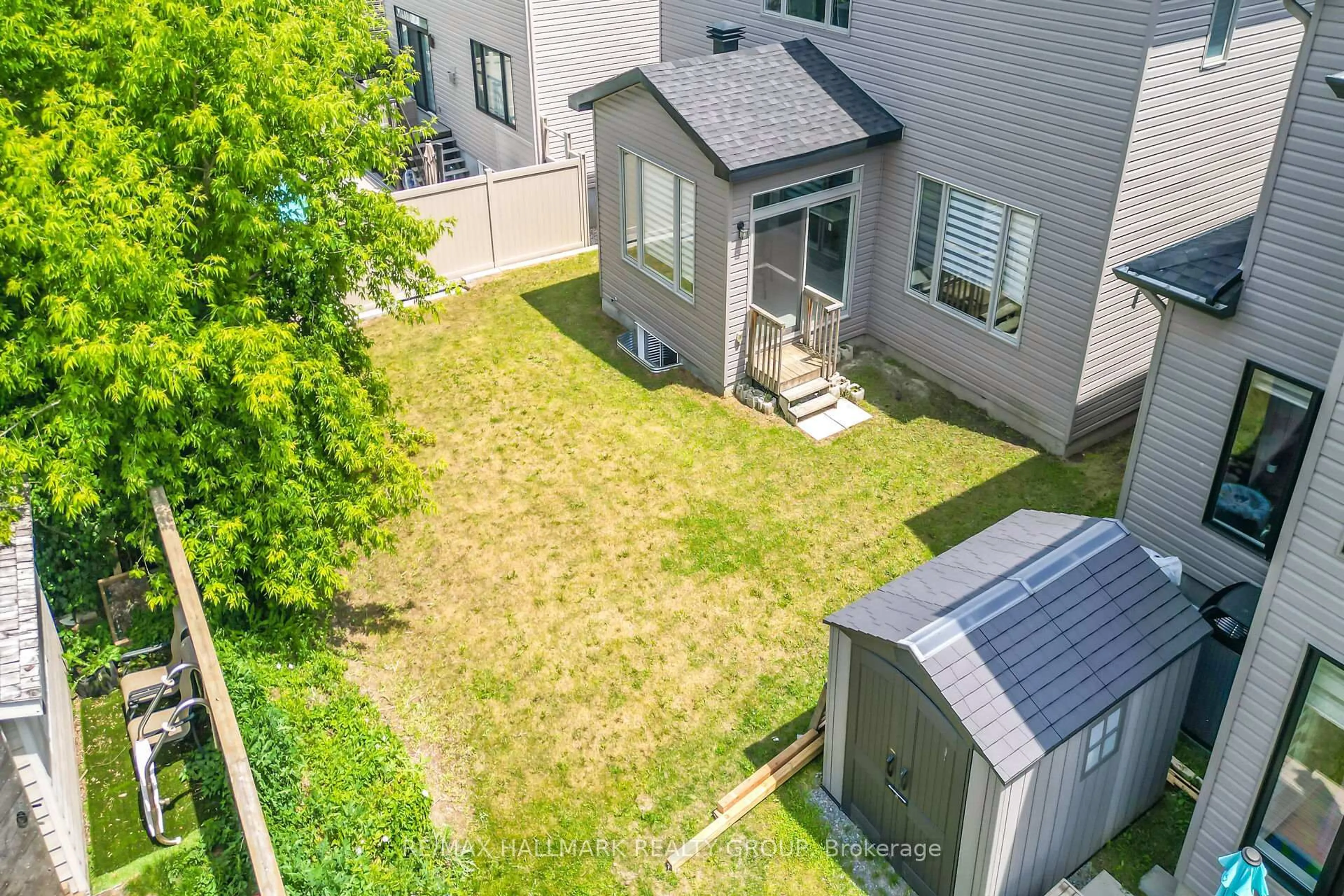 A pic from outside/outdoor area/front of a property/back of a property/a pic from drone, street for 171 Hickstead Way, Stittsville Ontario K2S 2B5
