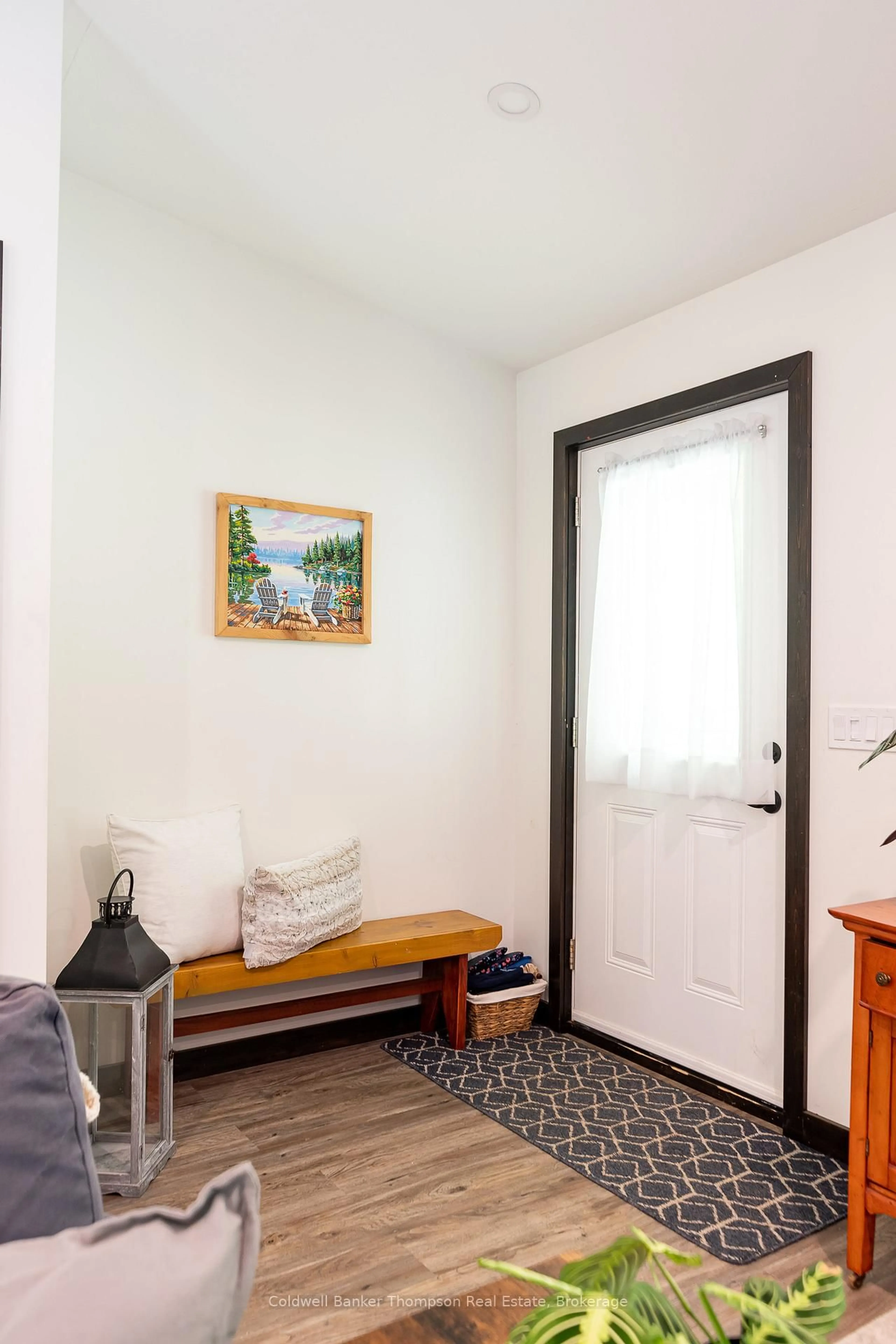 Indoor entryway for 866 South Waseosa Lake Rd, Huntsville Ontario P1H 2N5