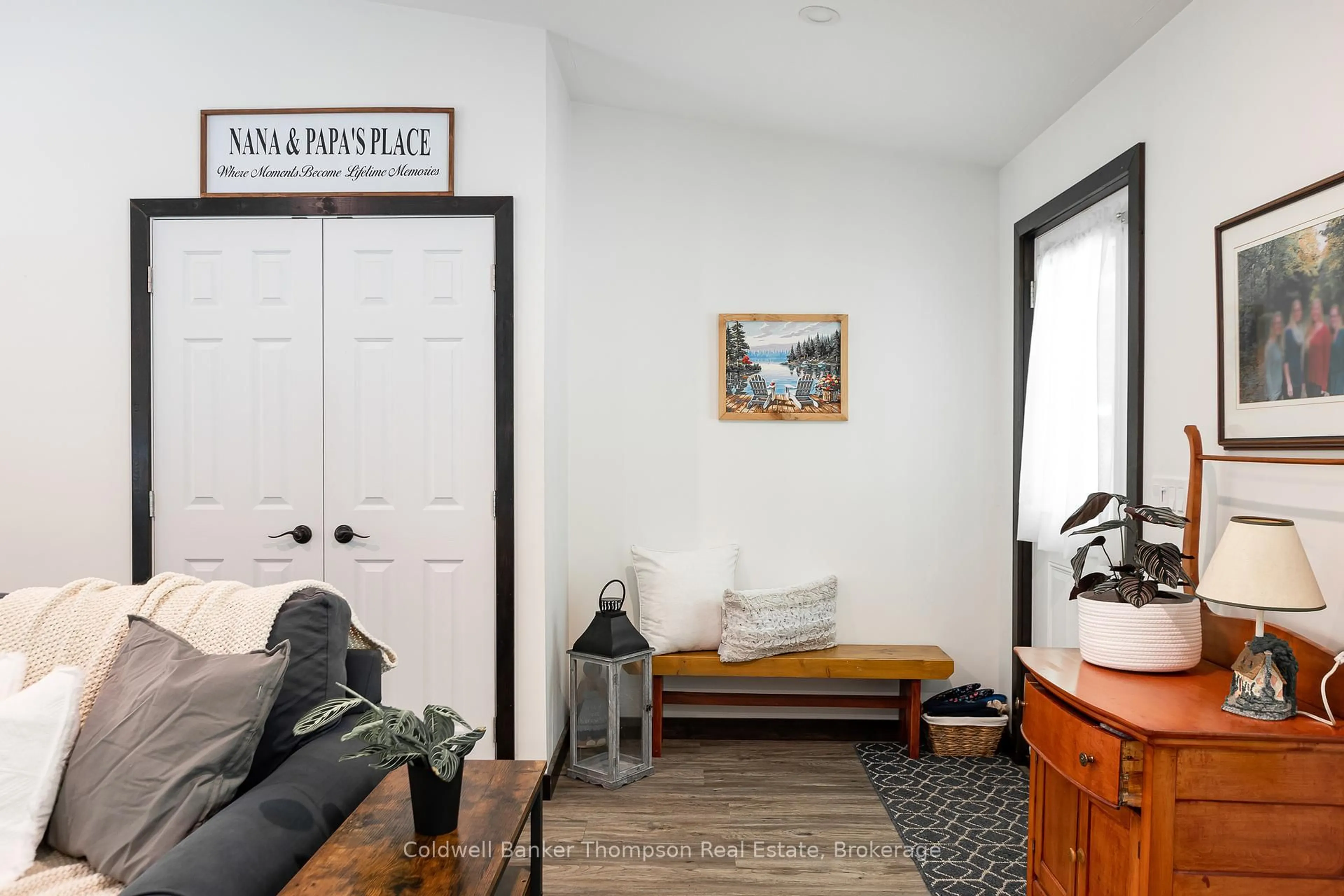Indoor entryway for 866 South Waseosa Lake Rd, Huntsville Ontario P1H 2N5