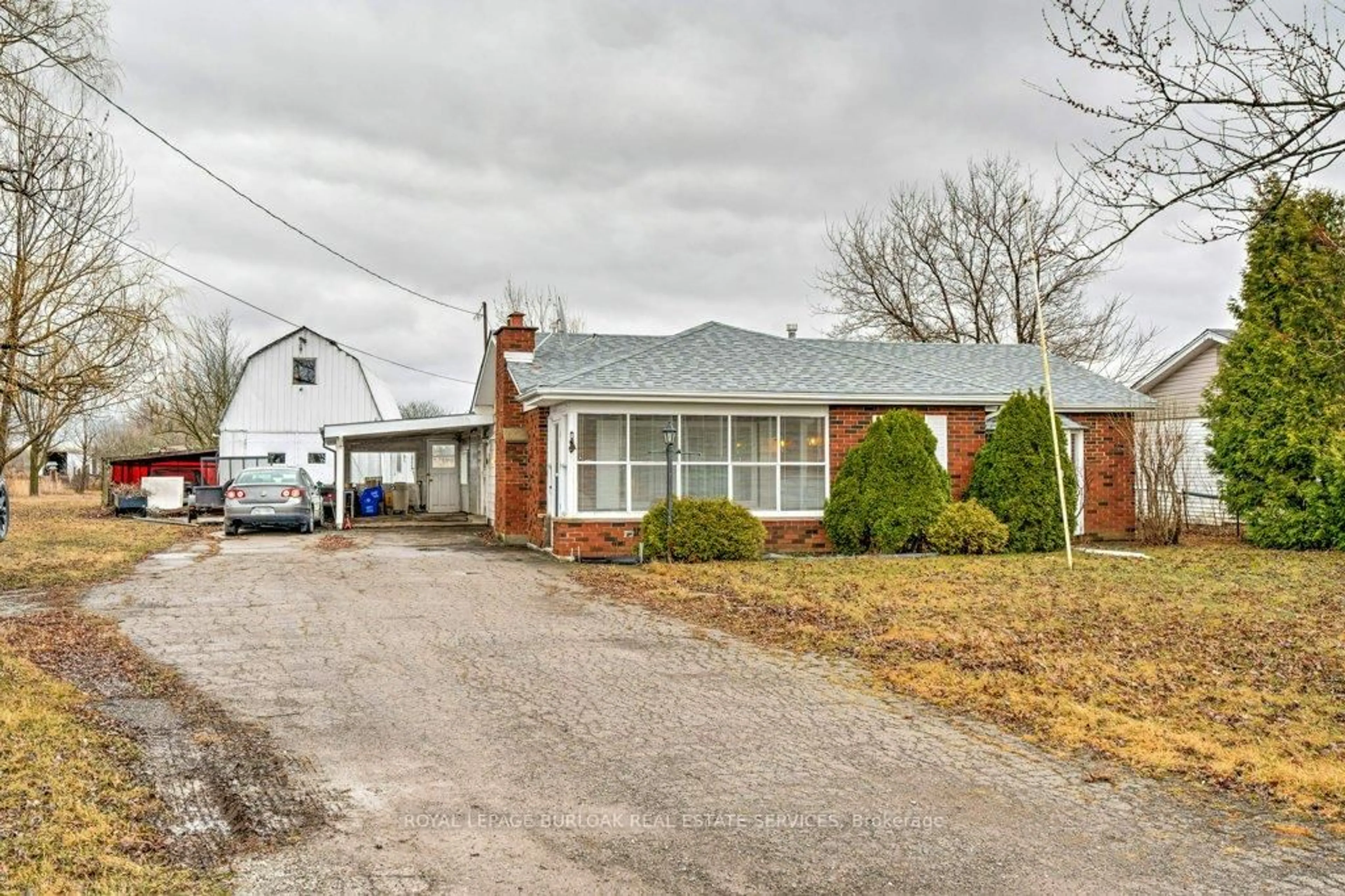 Home with brick exterior material, street for 114 Second Rd, Hamilton Ontario L8J 3J2