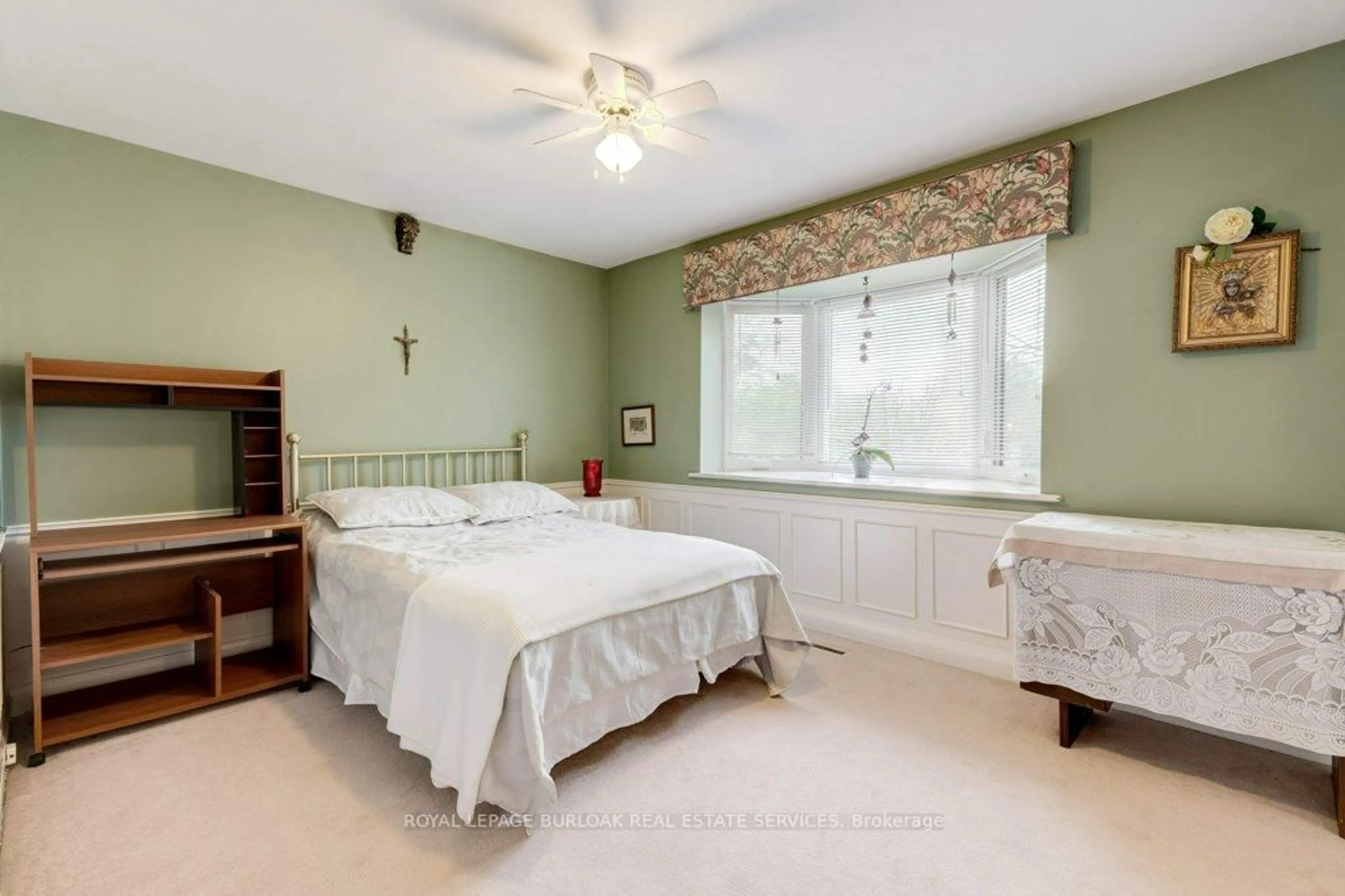 Bedroom with bed, unknown for 114 Second Rd, Hamilton Ontario L8J 3J2