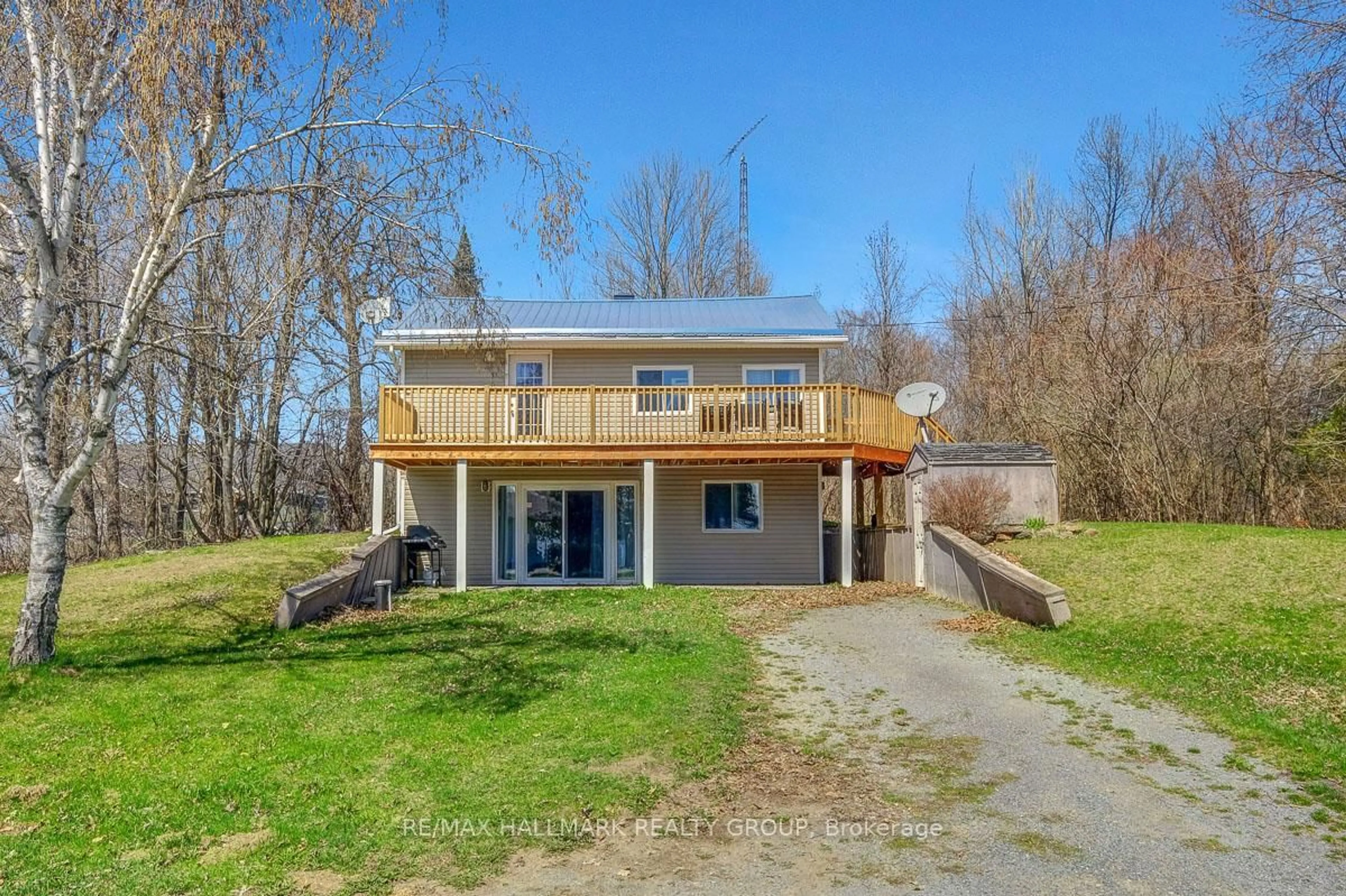 A pic from outside/outdoor area/front of a property/back of a property/a pic from drone, unknown for 298 Ebbs Bay Dr, Carleton Place Ontario K7C 4K8