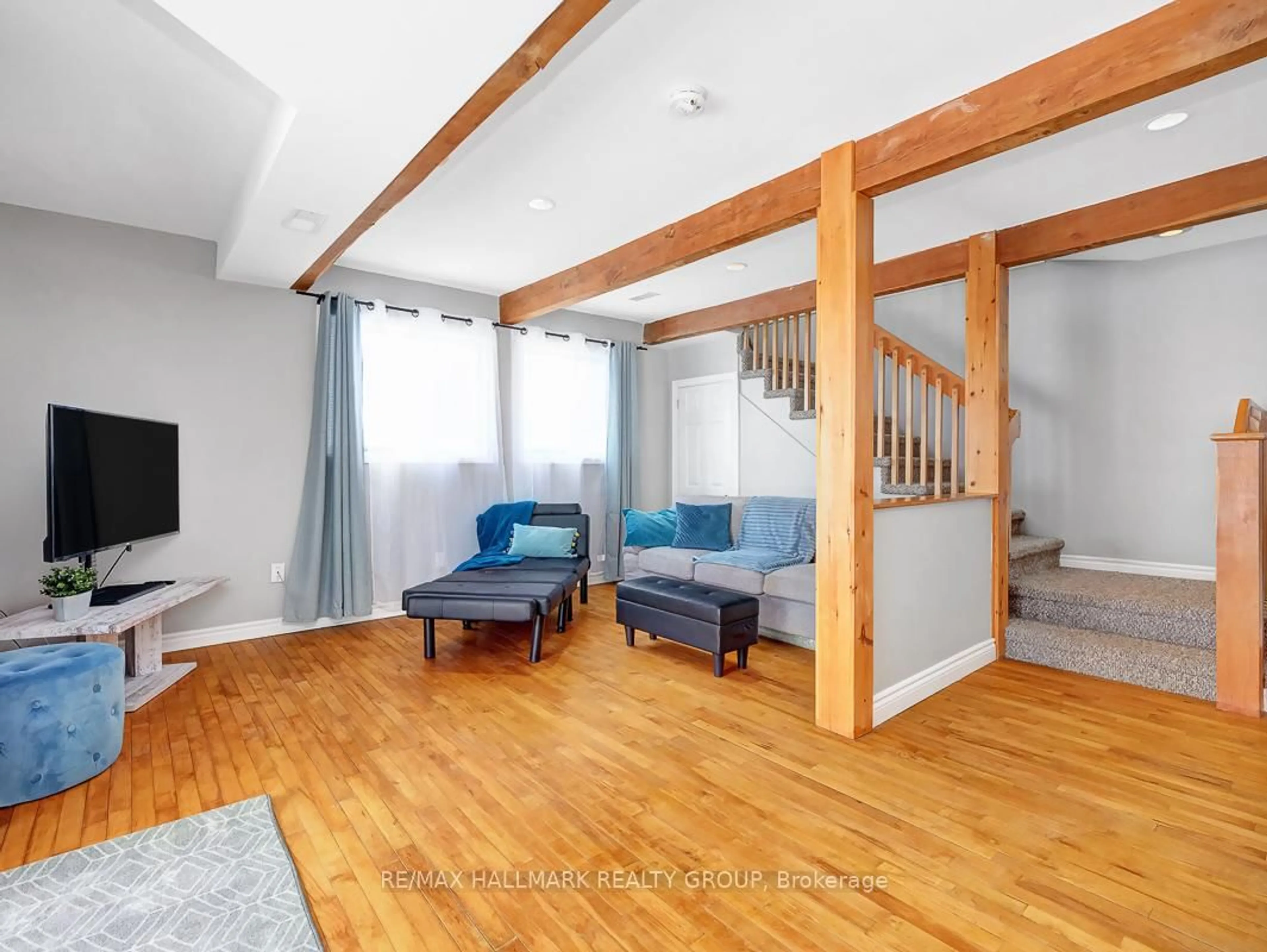 Living room with furniture, wood/laminate floor for 298 Ebbs Bay Dr, Carleton Place Ontario K7C 4K8