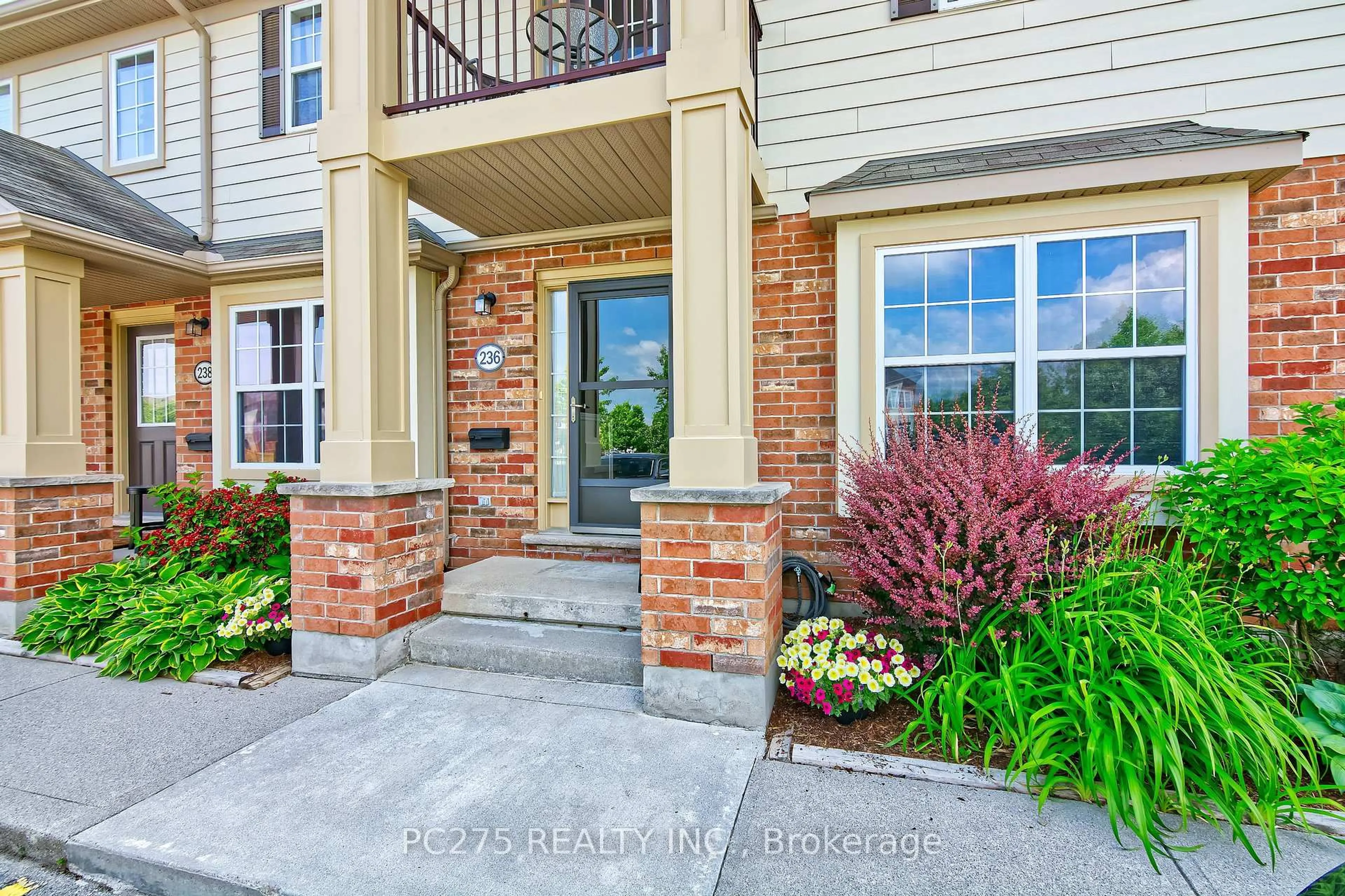 Indoor entryway for 3320 Meadowgate Blvd #236, London South Ontario N6M 0A7