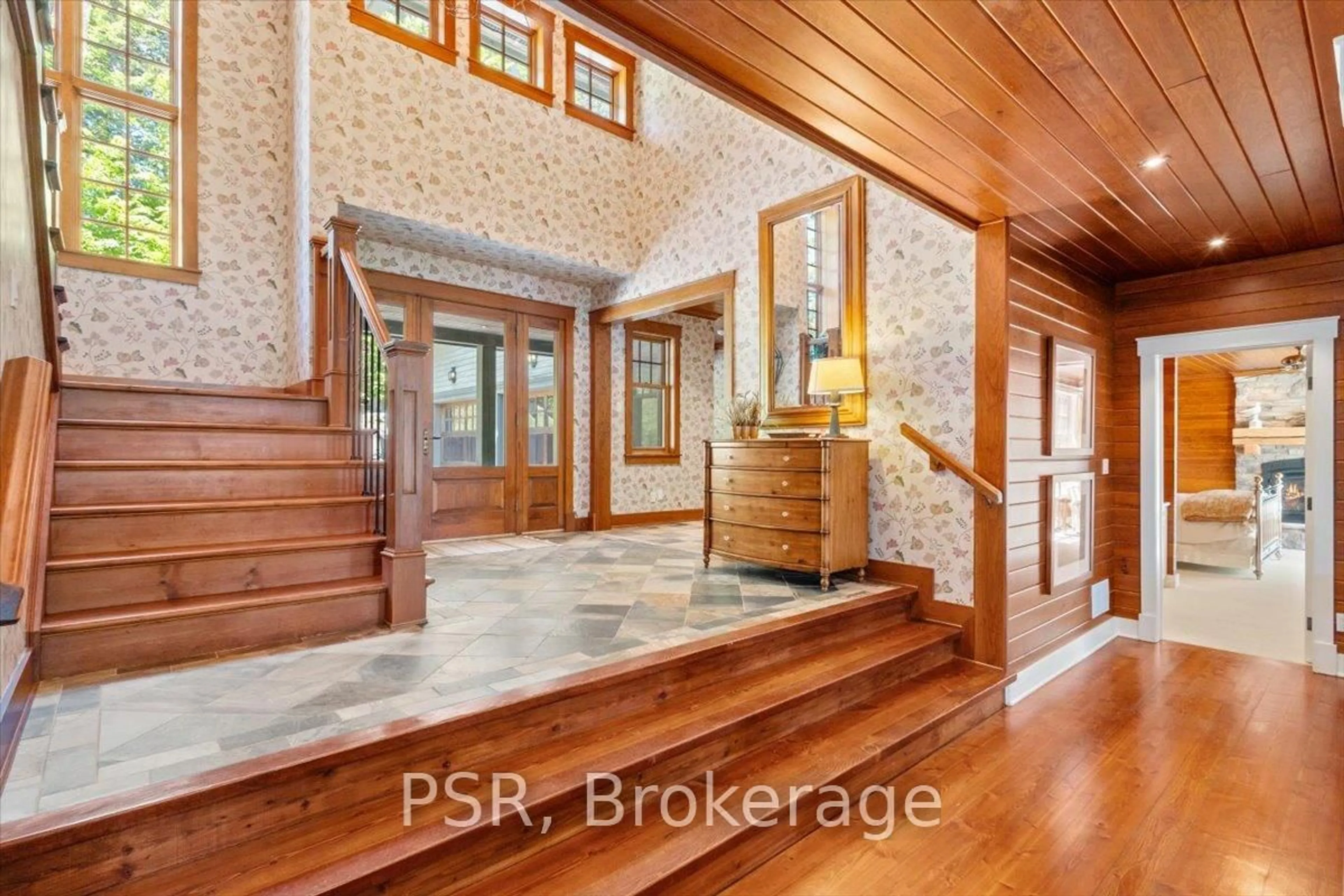 Indoor foyer for 4 Ditchburn Dr, Seguin Ontario P0C 1J0