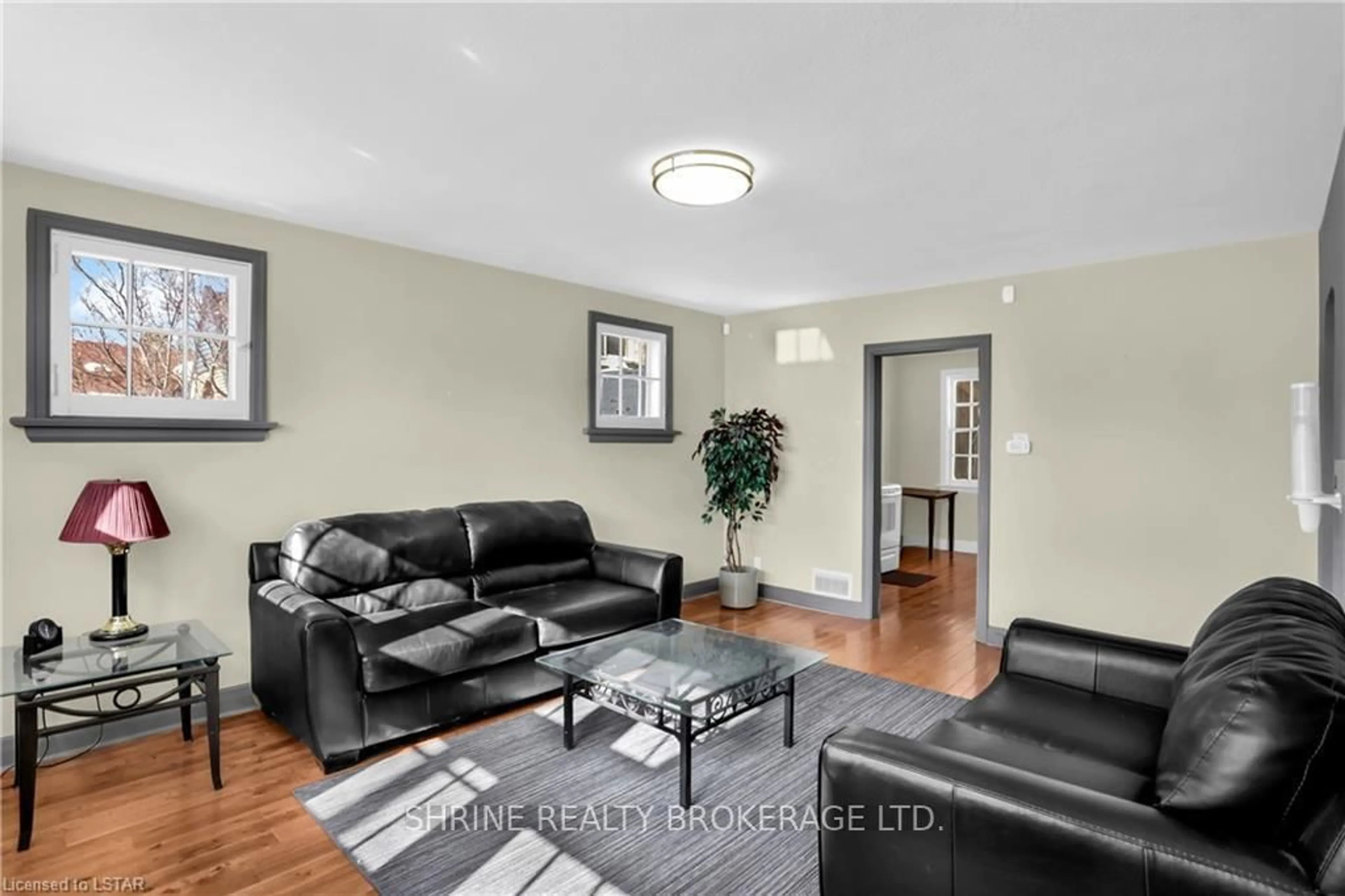 Living room with furniture, unknown for 367 Springbank Dr, London South Ontario N6J 1G7