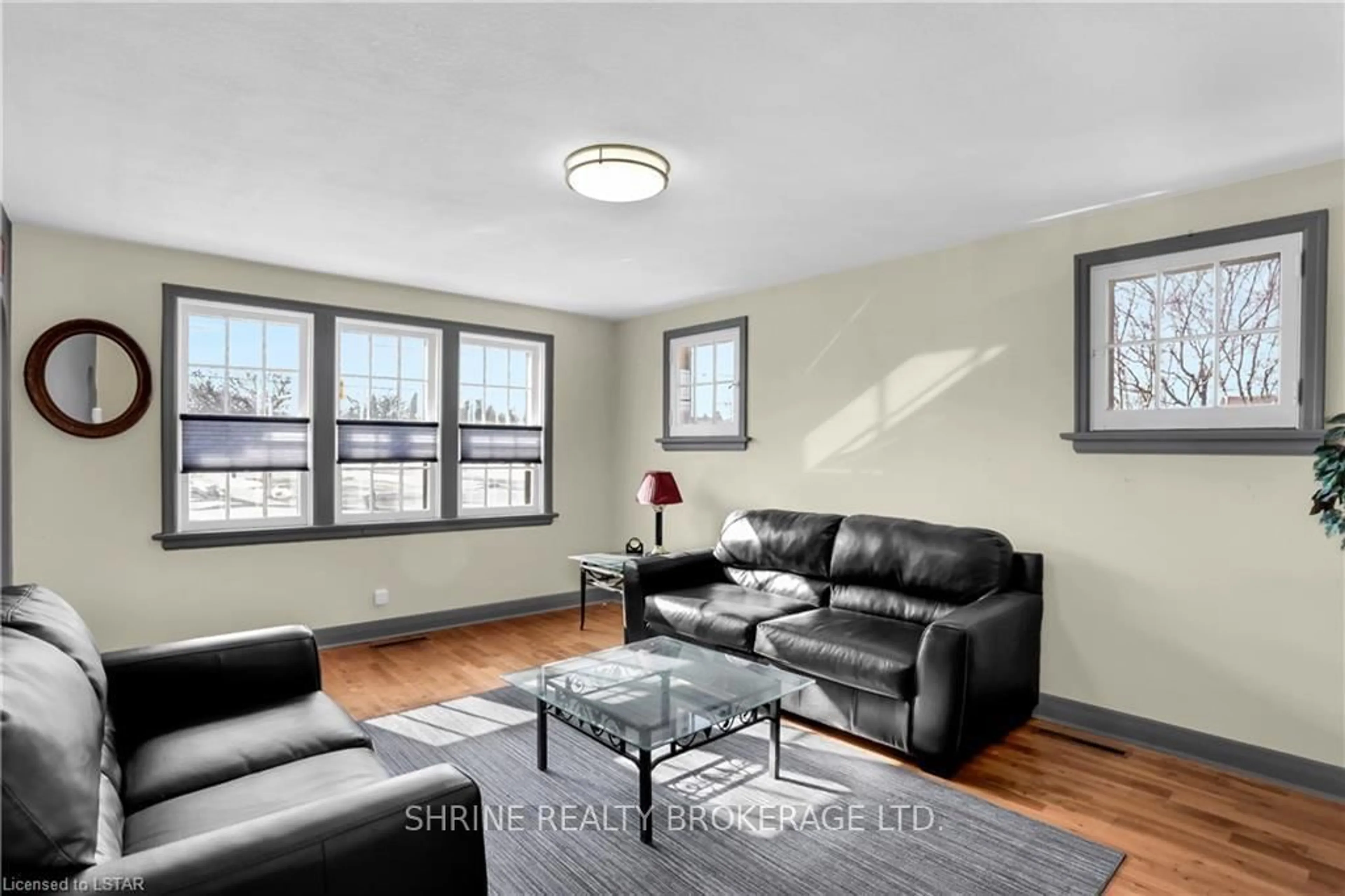 Living room with furniture, unknown for 367 Springbank Dr, London South Ontario N6J 1G7