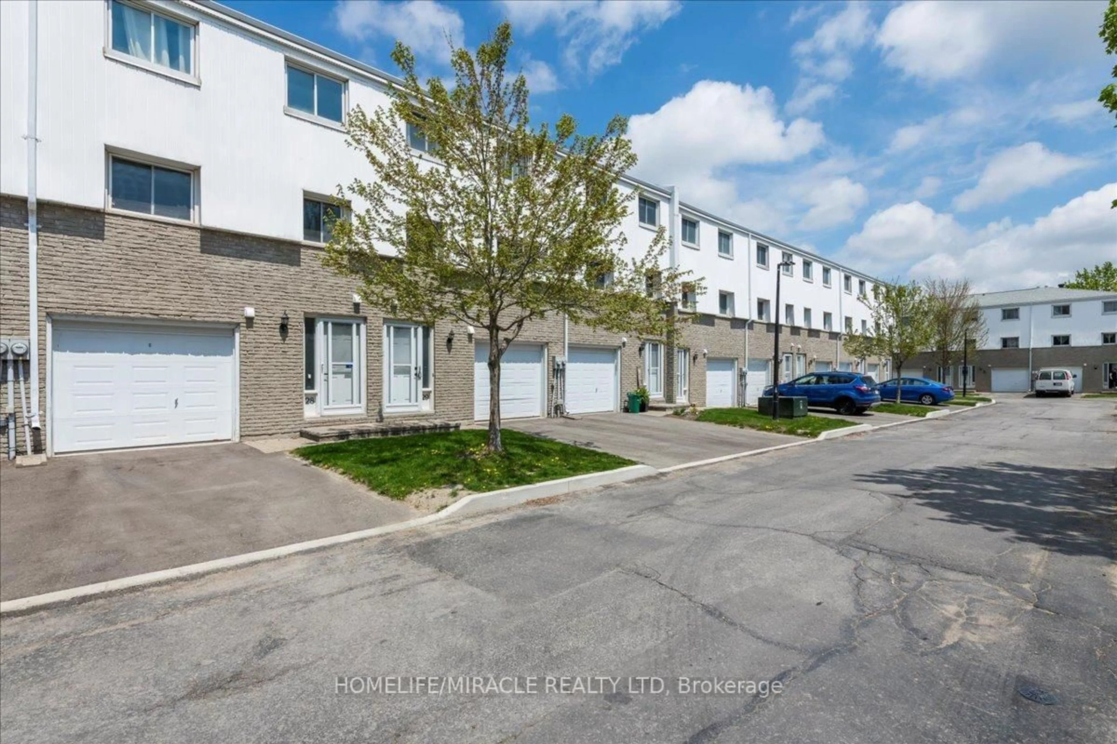 A pic from outside/outdoor area/front of a property/back of a property/a pic from drone, street for 325 William St #29, Shelburne Ontario L9V 2X5