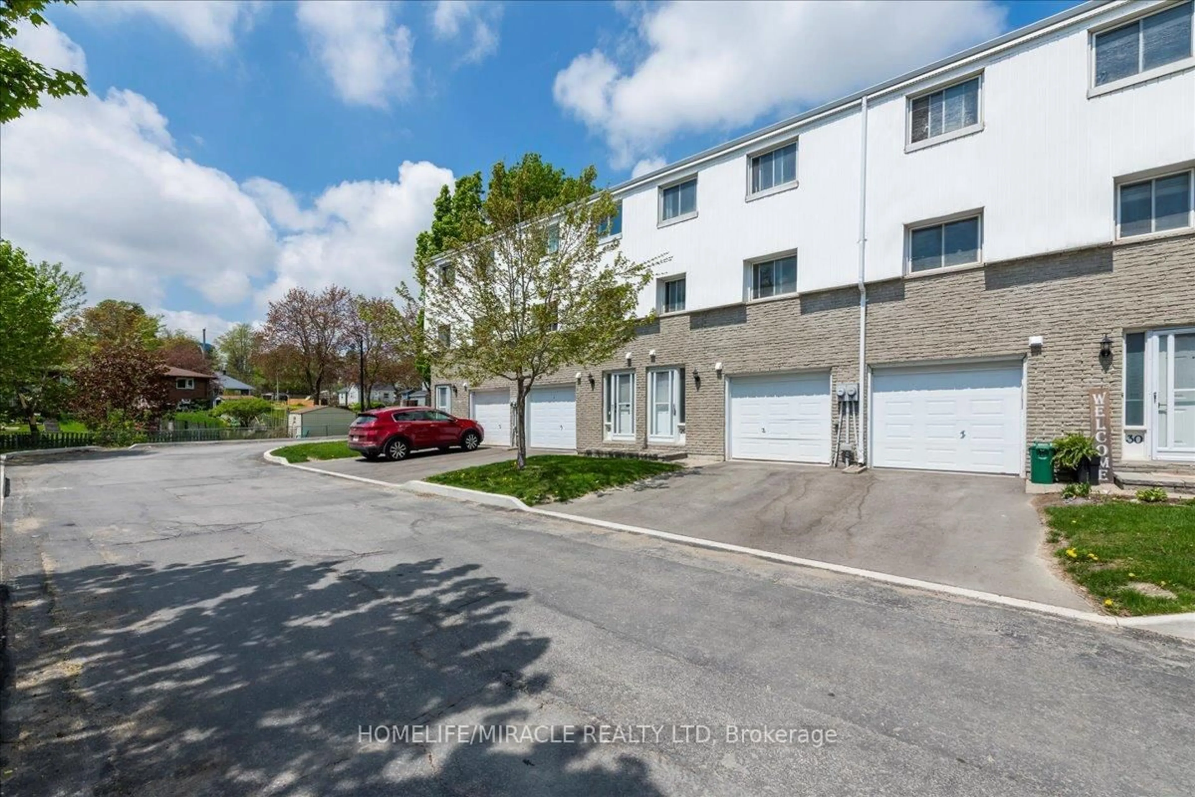 A pic from outside/outdoor area/front of a property/back of a property/a pic from drone, street for 325 William St #29, Shelburne Ontario L9V 2X5
