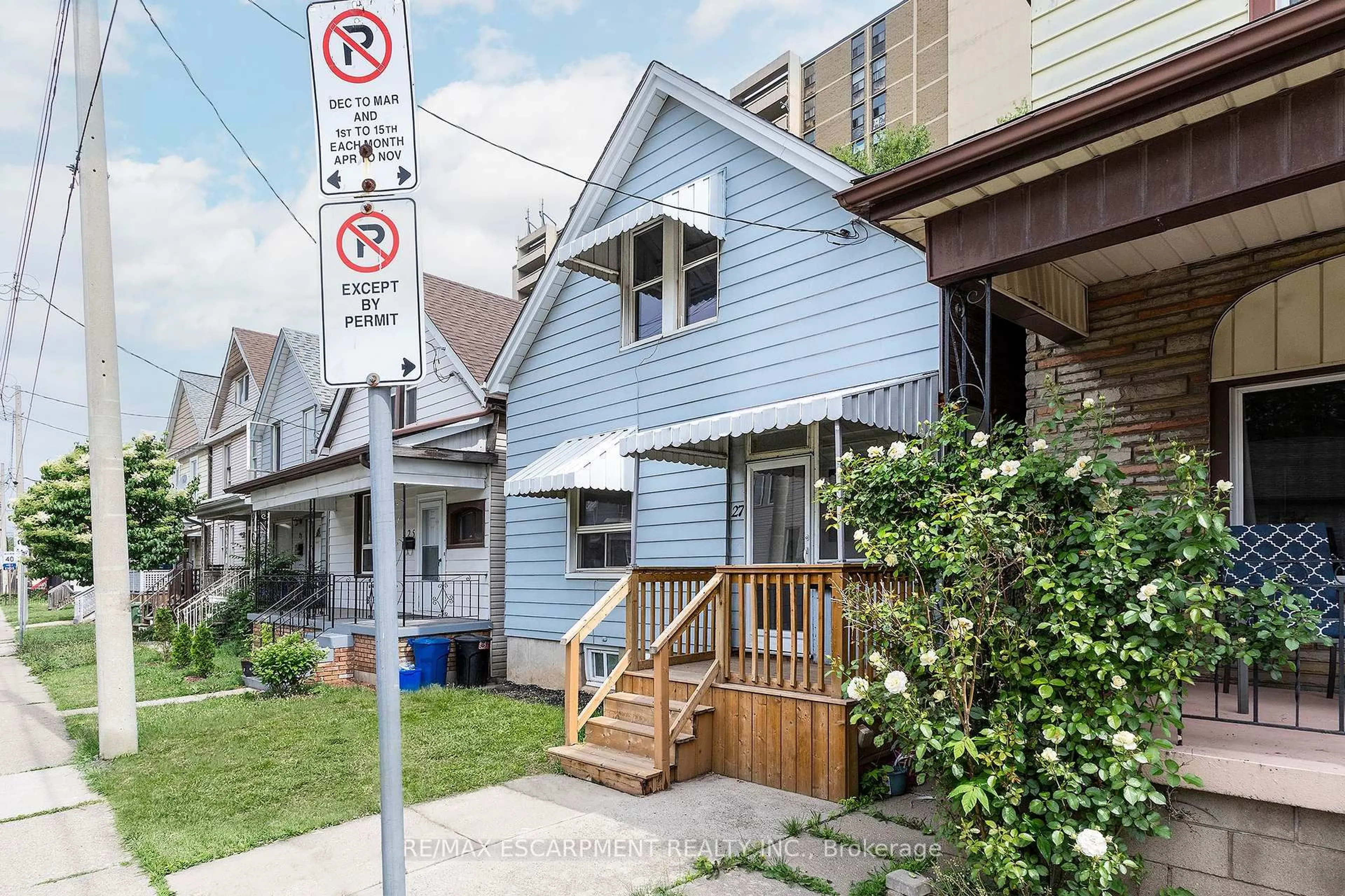 Patio, street for 27 Harvey St, Hamilton Ontario L8L 2L9