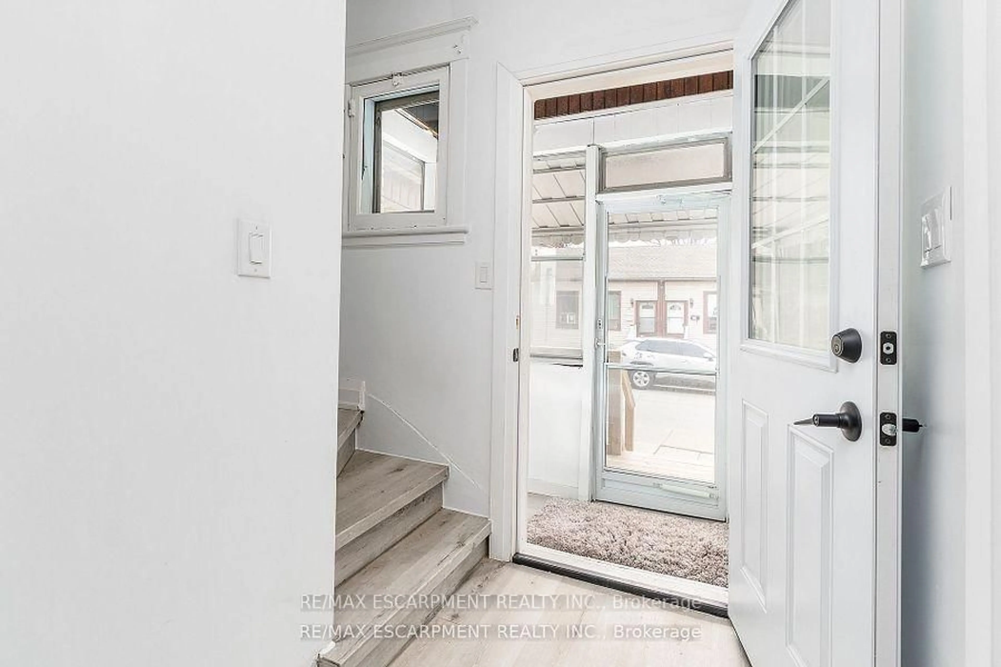 Indoor entryway for 27 Harvey St, Hamilton Ontario L8L 2L9