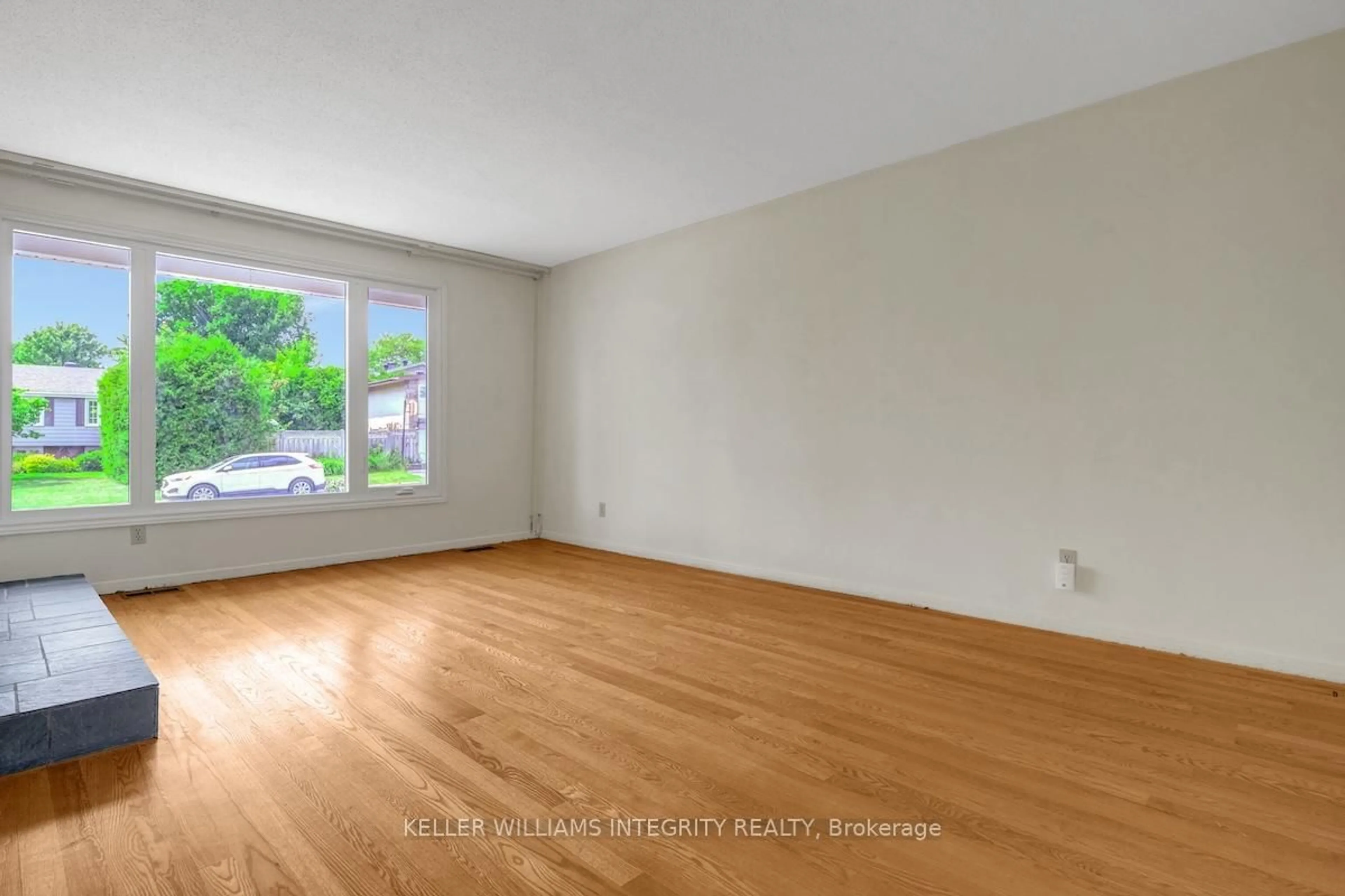 A pic of a room for 1895 Greenacre Cres, Ottawa Ontario K1J 6S7