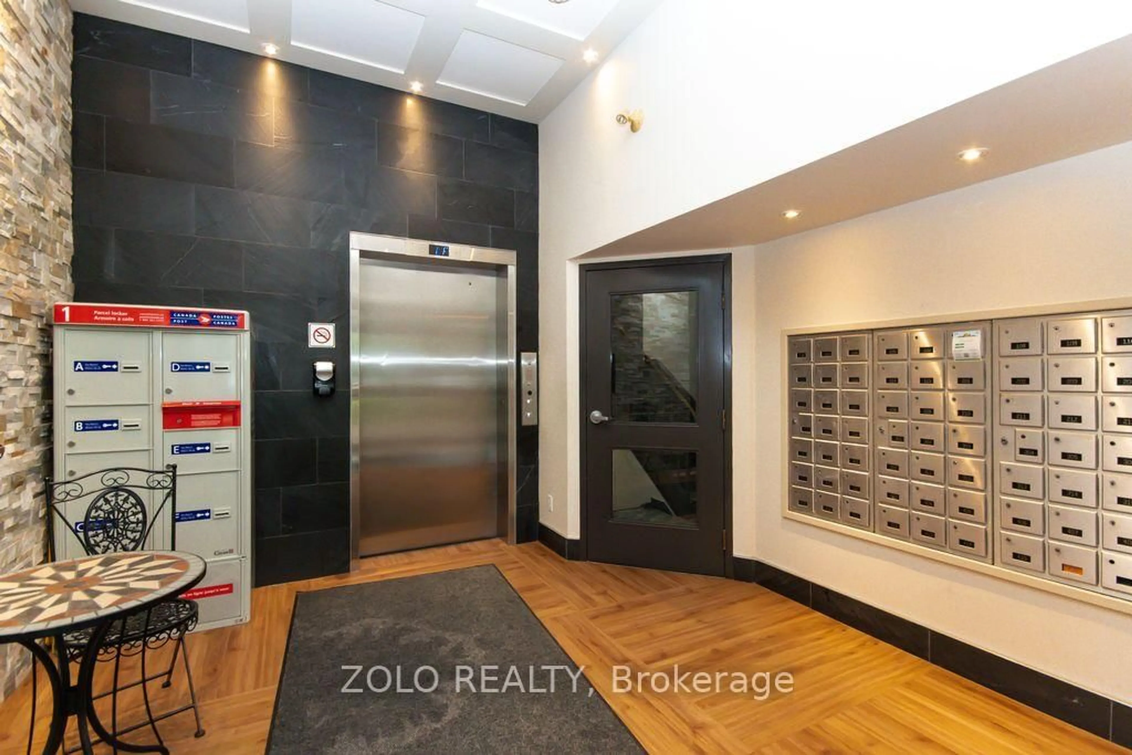 Indoor foyer for 6376 Bilberry Dr #206, Orleans Ontario K1C 4P8