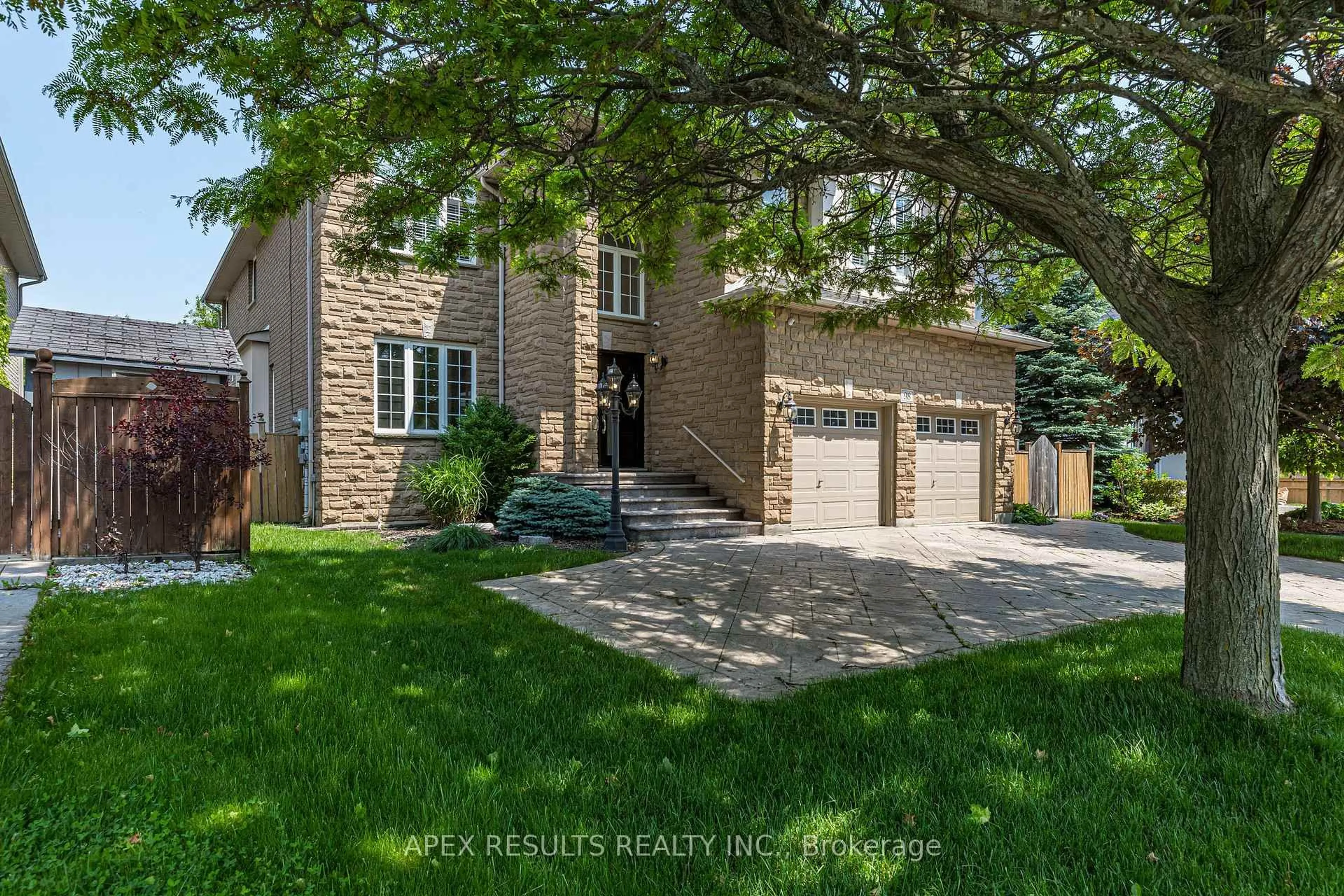 Home with brick exterior material, street for 98 STONEHENGE Dr, Hamilton Ontario L9K 1M1