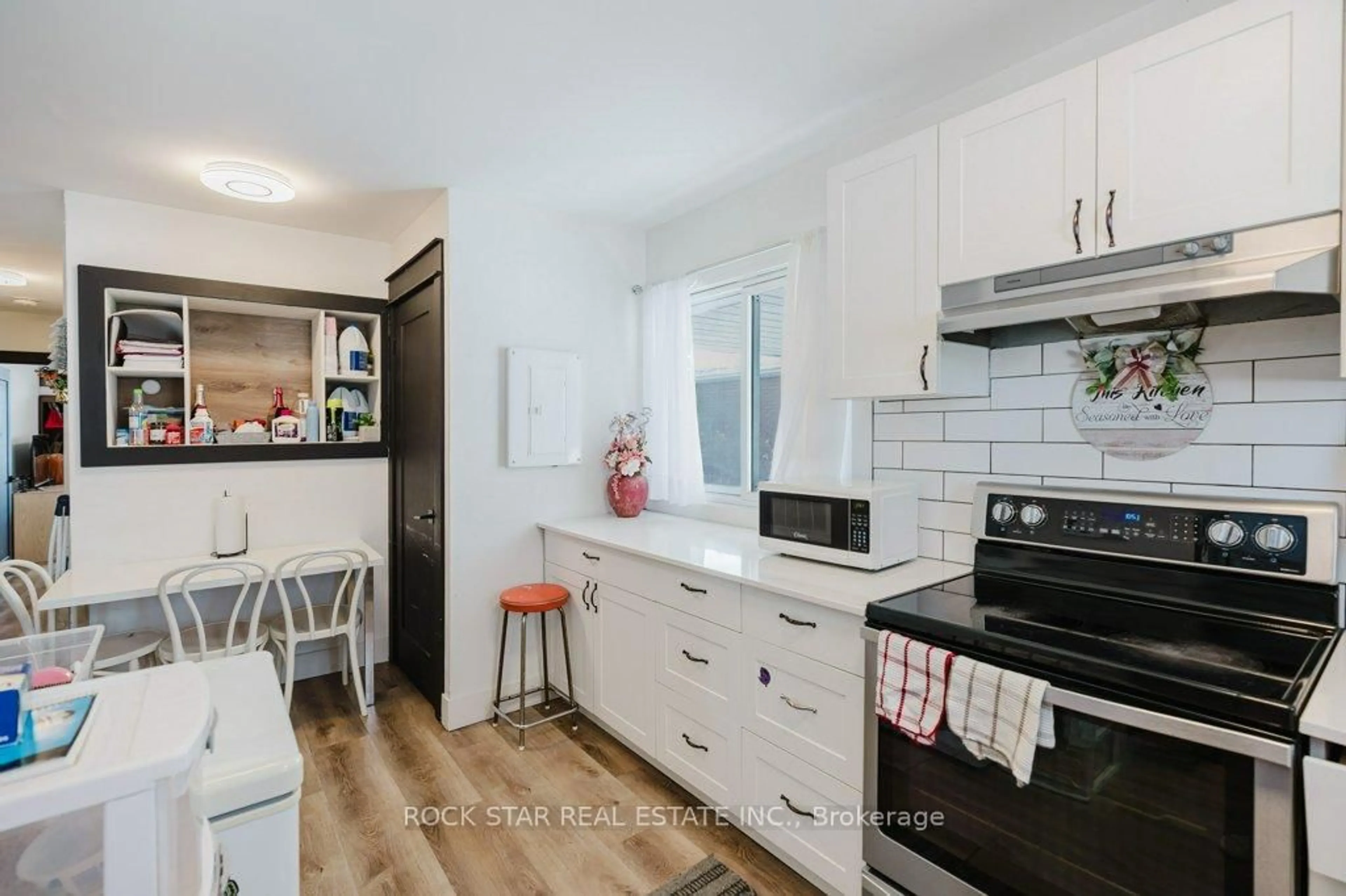 Open concept kitchen, unknown for 859 Upper Ottawa St, Hamilton Ontario L8T 3V4