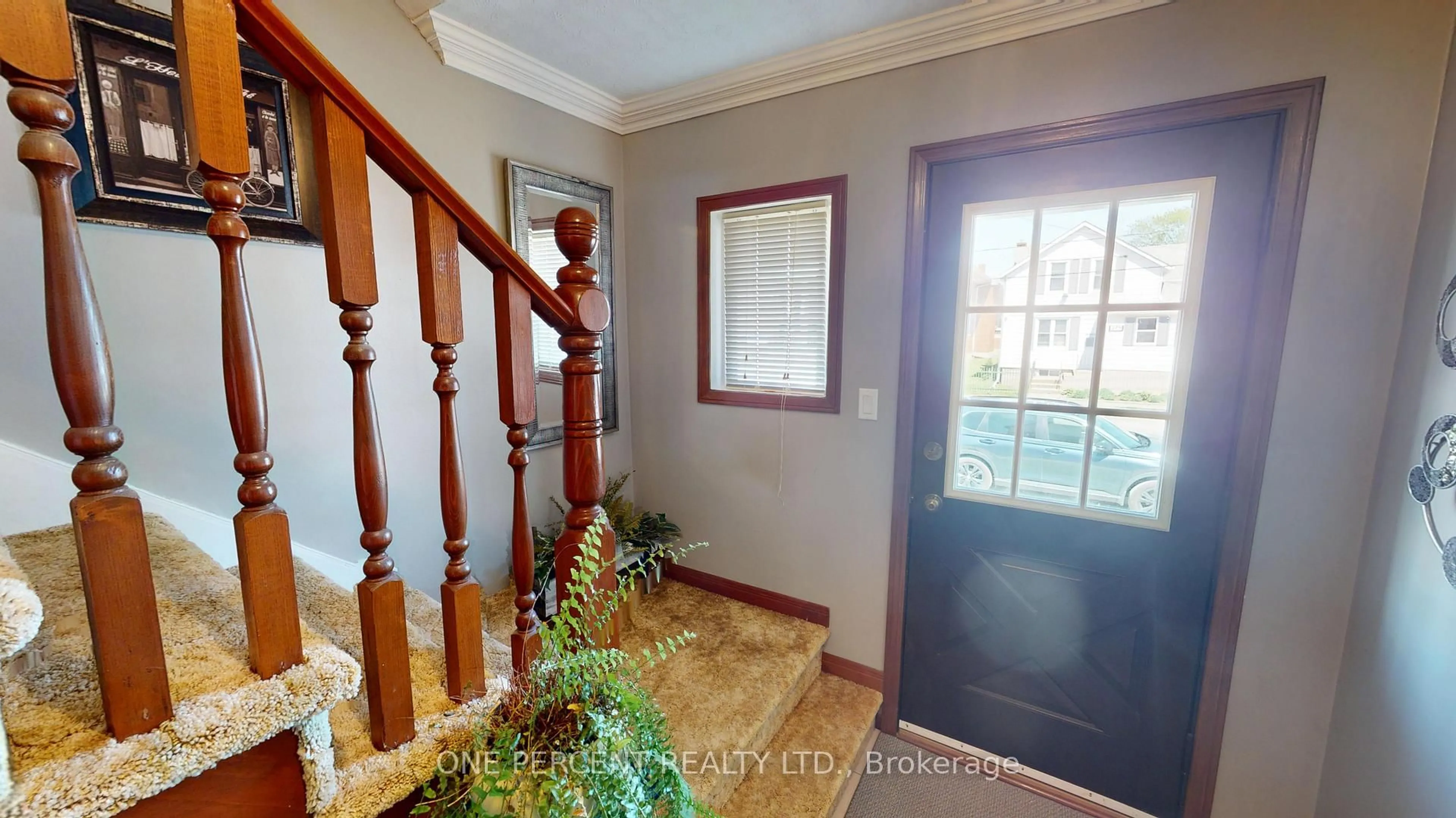 Indoor entryway for 380 Fares St, Port Colborne Ontario L3K 1X2